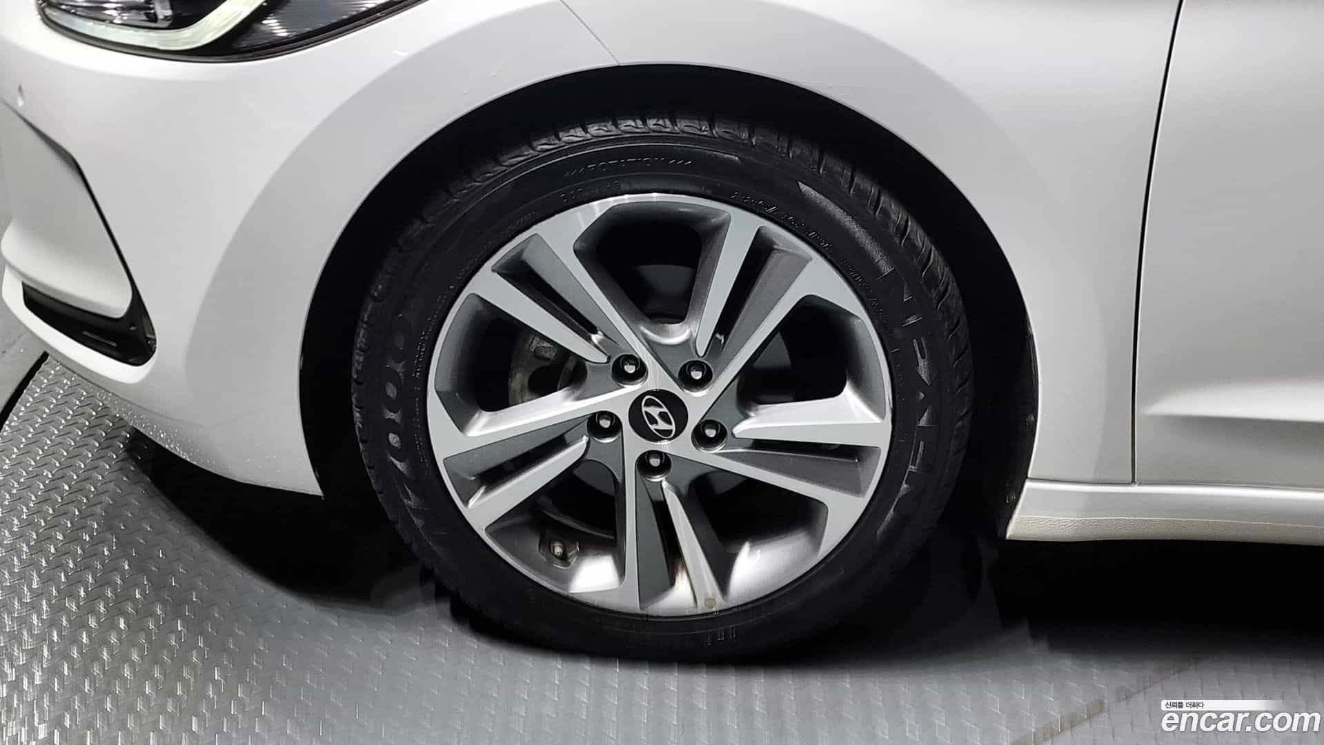 AVANTE Hyundai 2017.6-OUTER-005