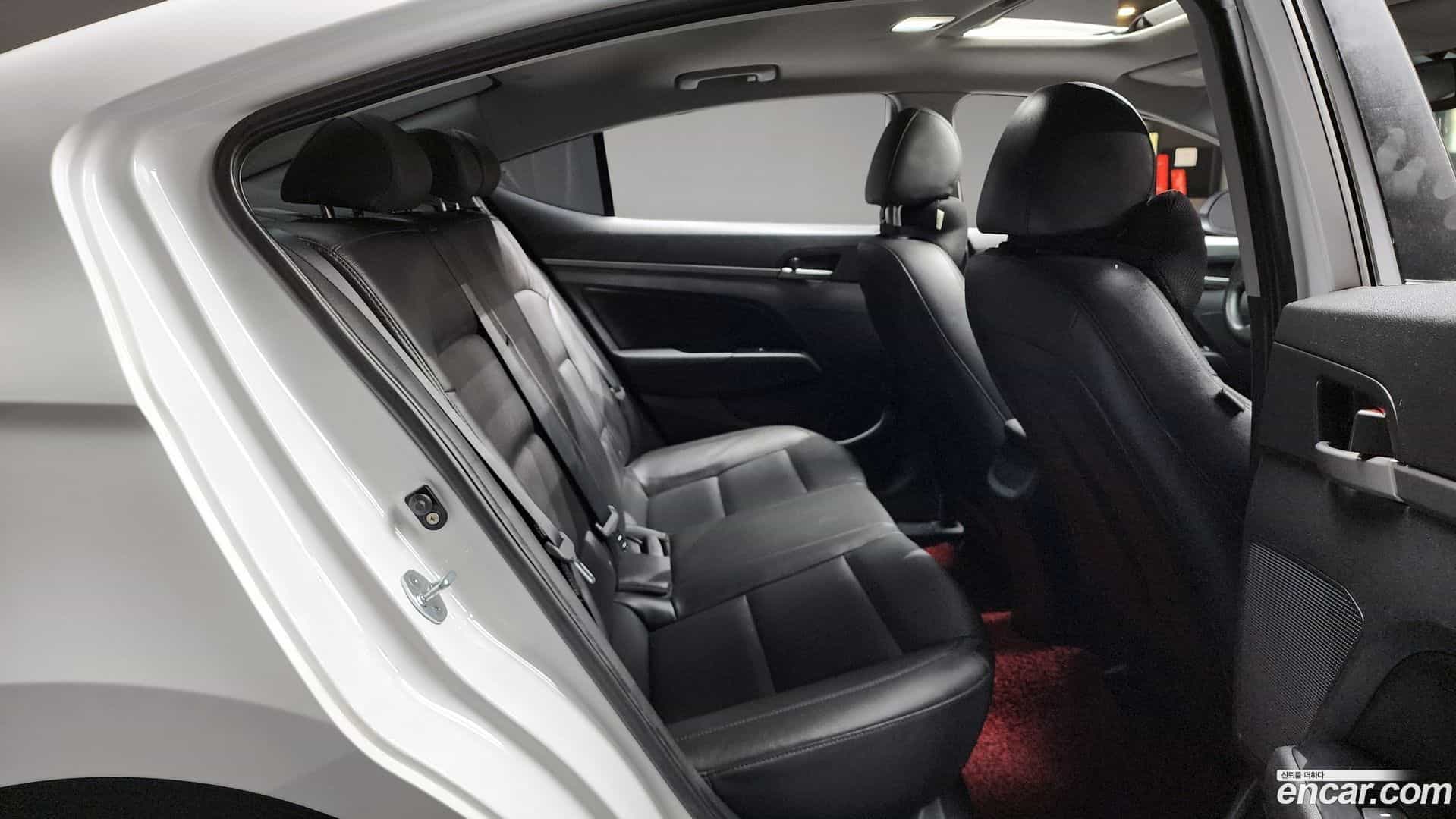 AVANTE Hyundai 2017.6-OPTION-015