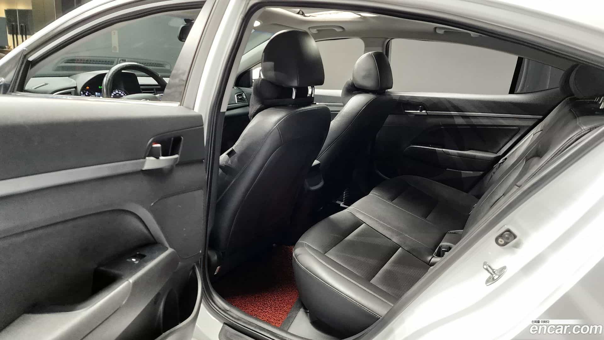 AVANTE Hyundai 2017.6-OPTION-016