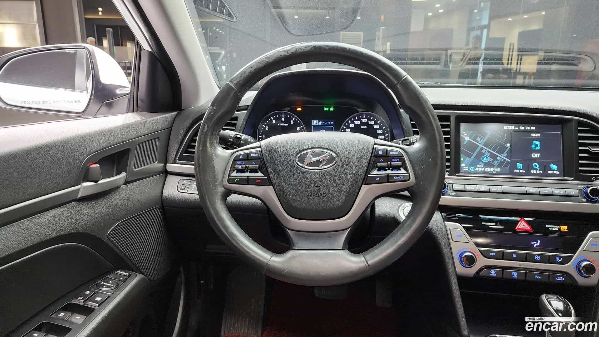 AVANTE Hyundai 2017.6-OPTION-018