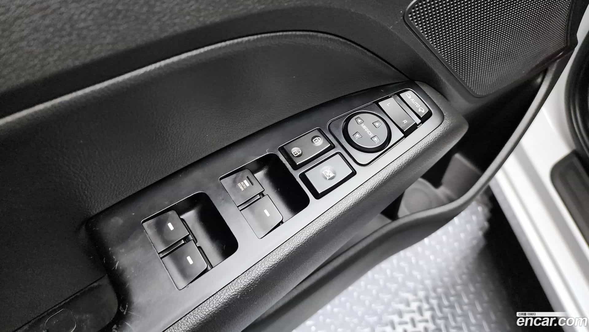 AVANTE Hyundai 2017.6-OPTION-020
