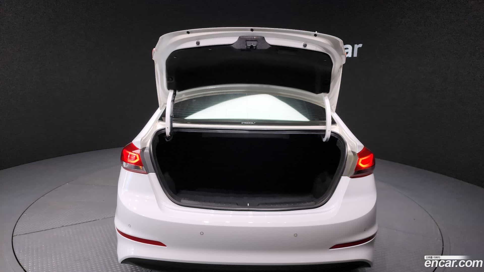 AVANTE Hyundai 2017.6-OPTION-024