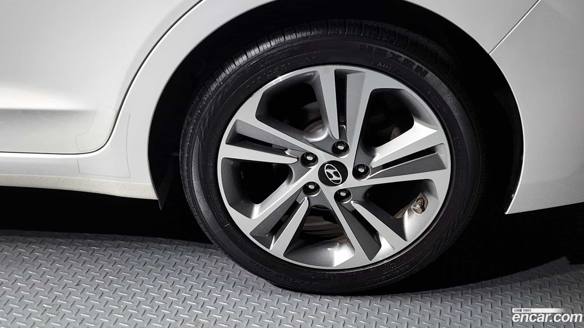 AVANTE Hyundai 2017.6-OUTER-031
