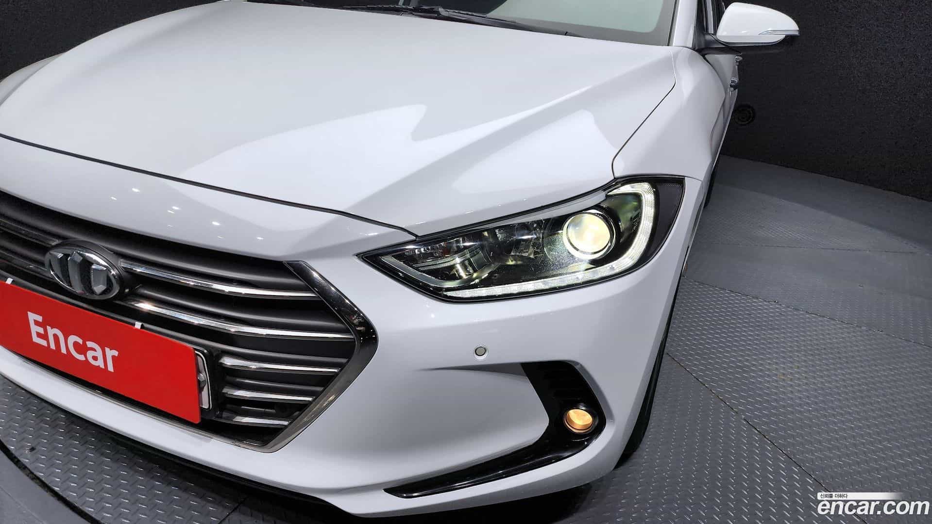 AVANTE Hyundai 2017.6-OUTER-032