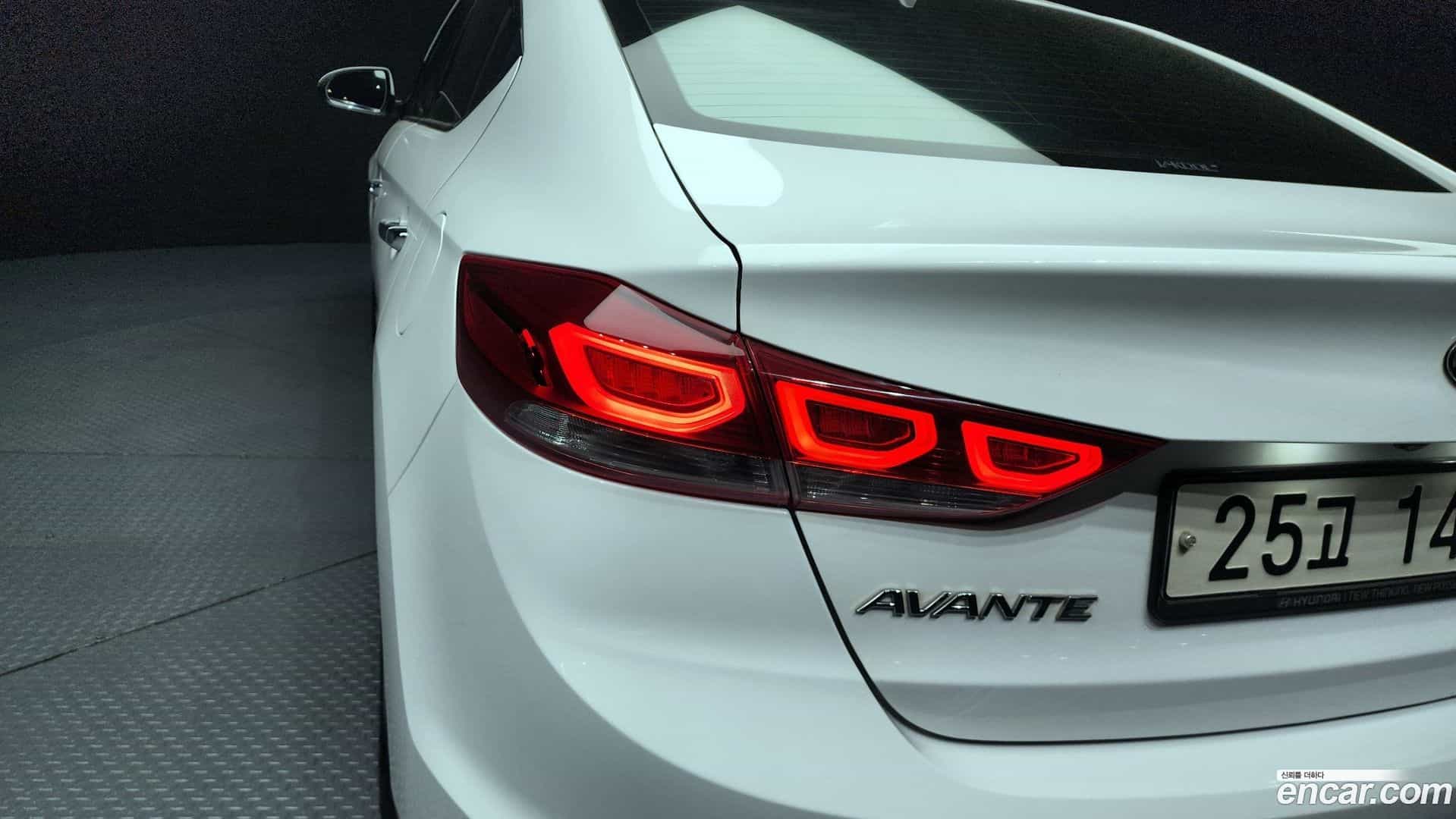 AVANTE Hyundai 2017.6-OUTER-033