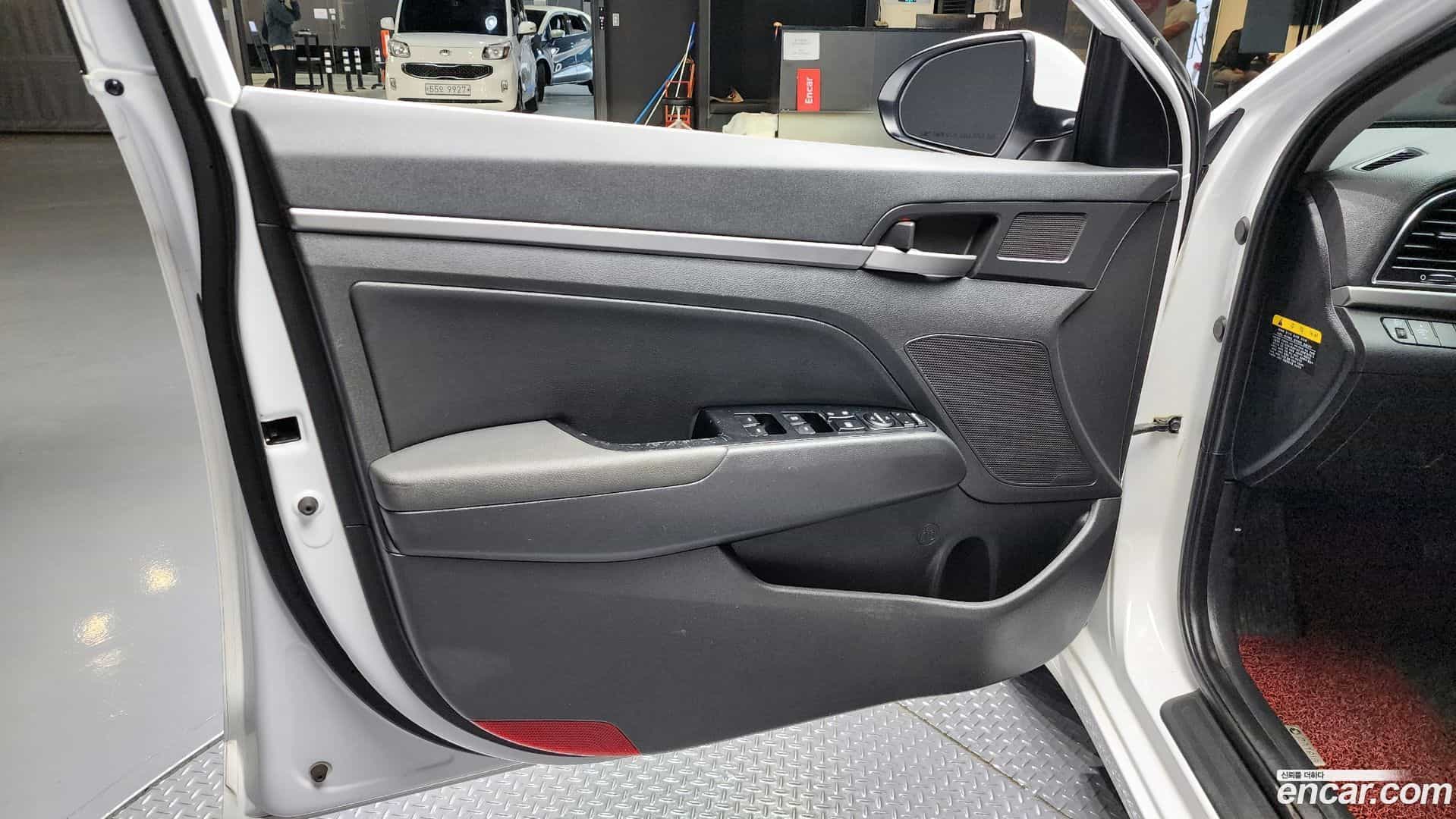 AVANTE Hyundai 2017.6-INNER-034