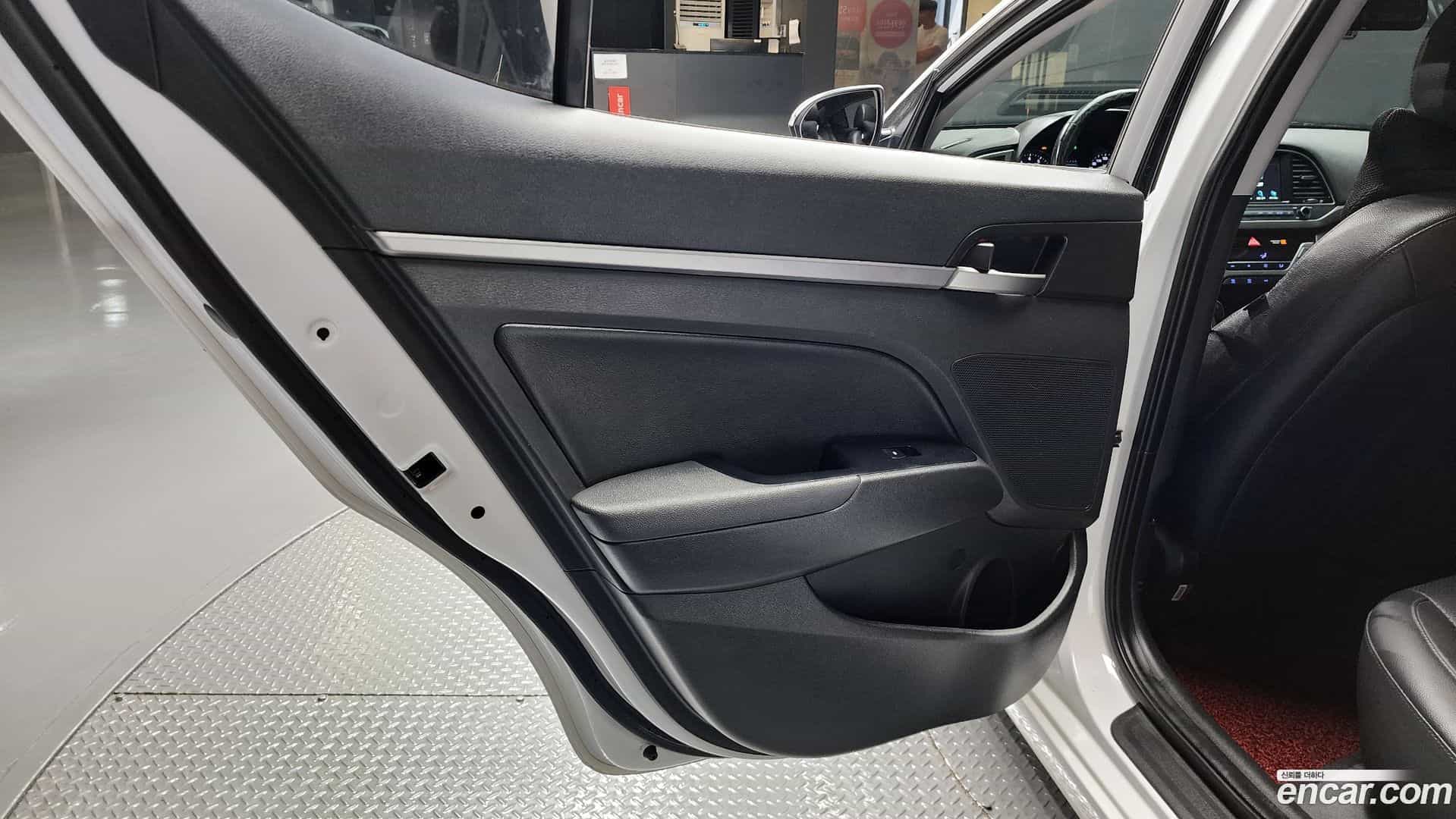 AVANTE Hyundai 2017.6-INNER-035