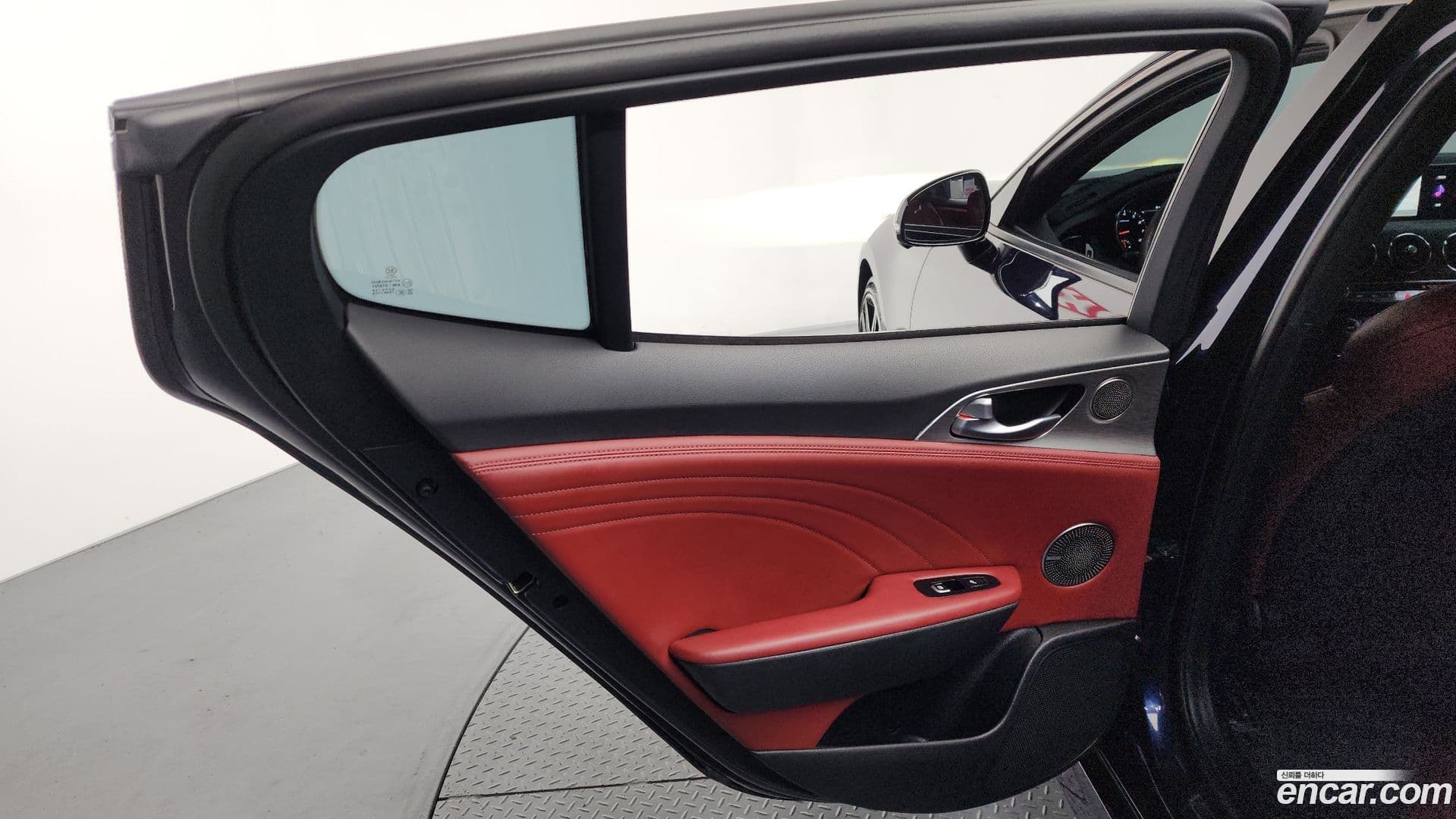 Main__Slider__Photo:Stinger Kia 2021.3-24