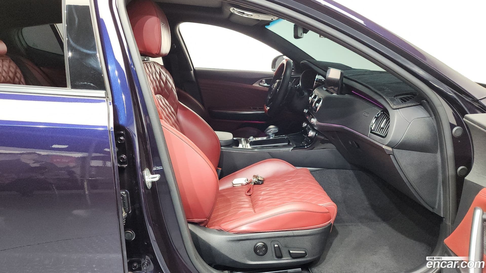 Main__Slider__Photo:Stinger Kia 2021.3-25