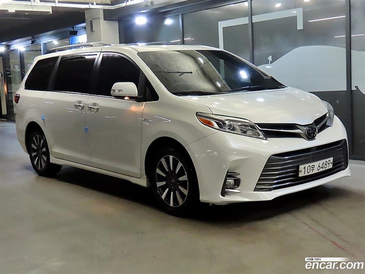 Main__Slider__Photo:Sienna Toyota 2018.2-0