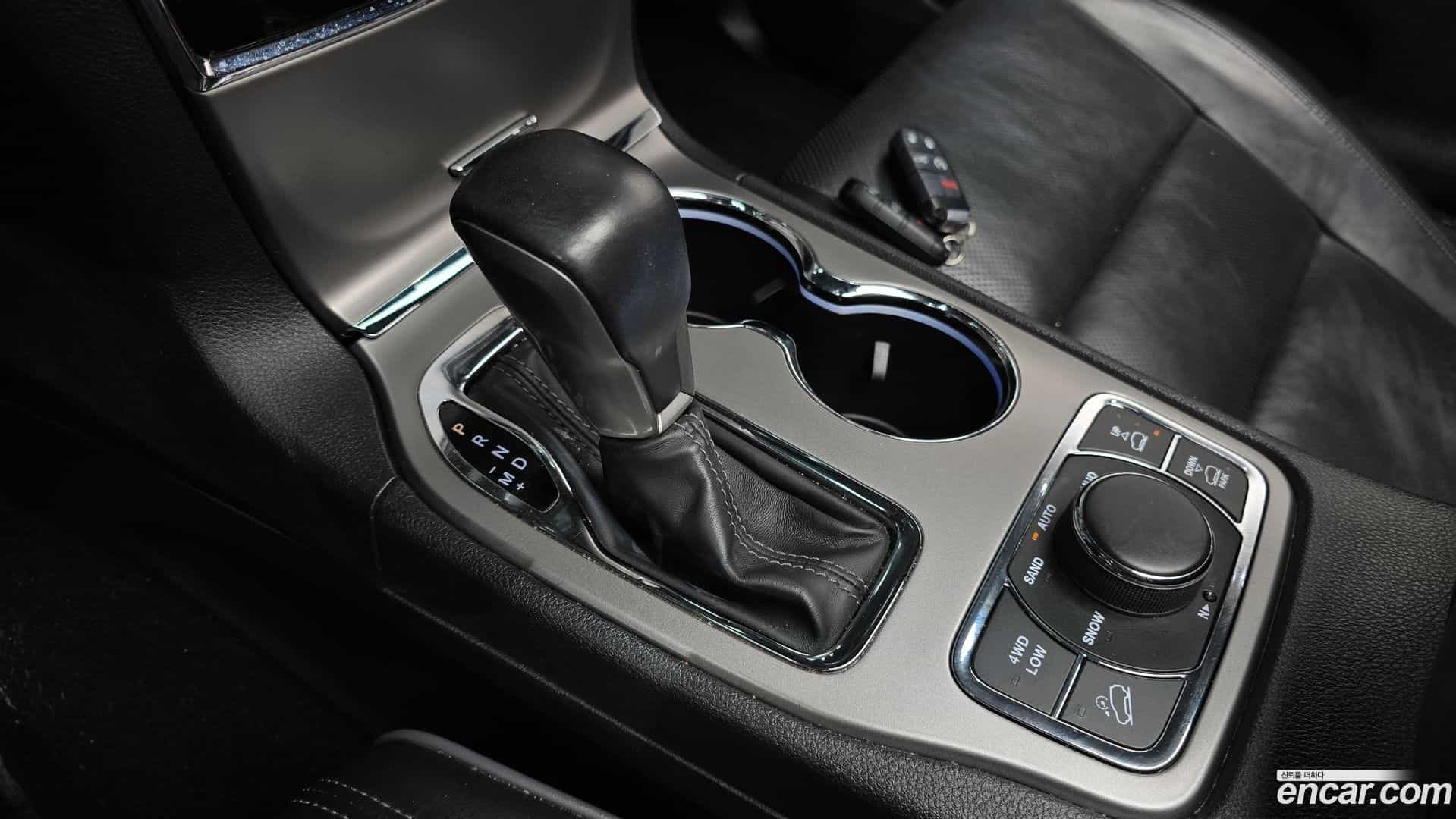 Cherokee Jeep 2020.5-INNER-009