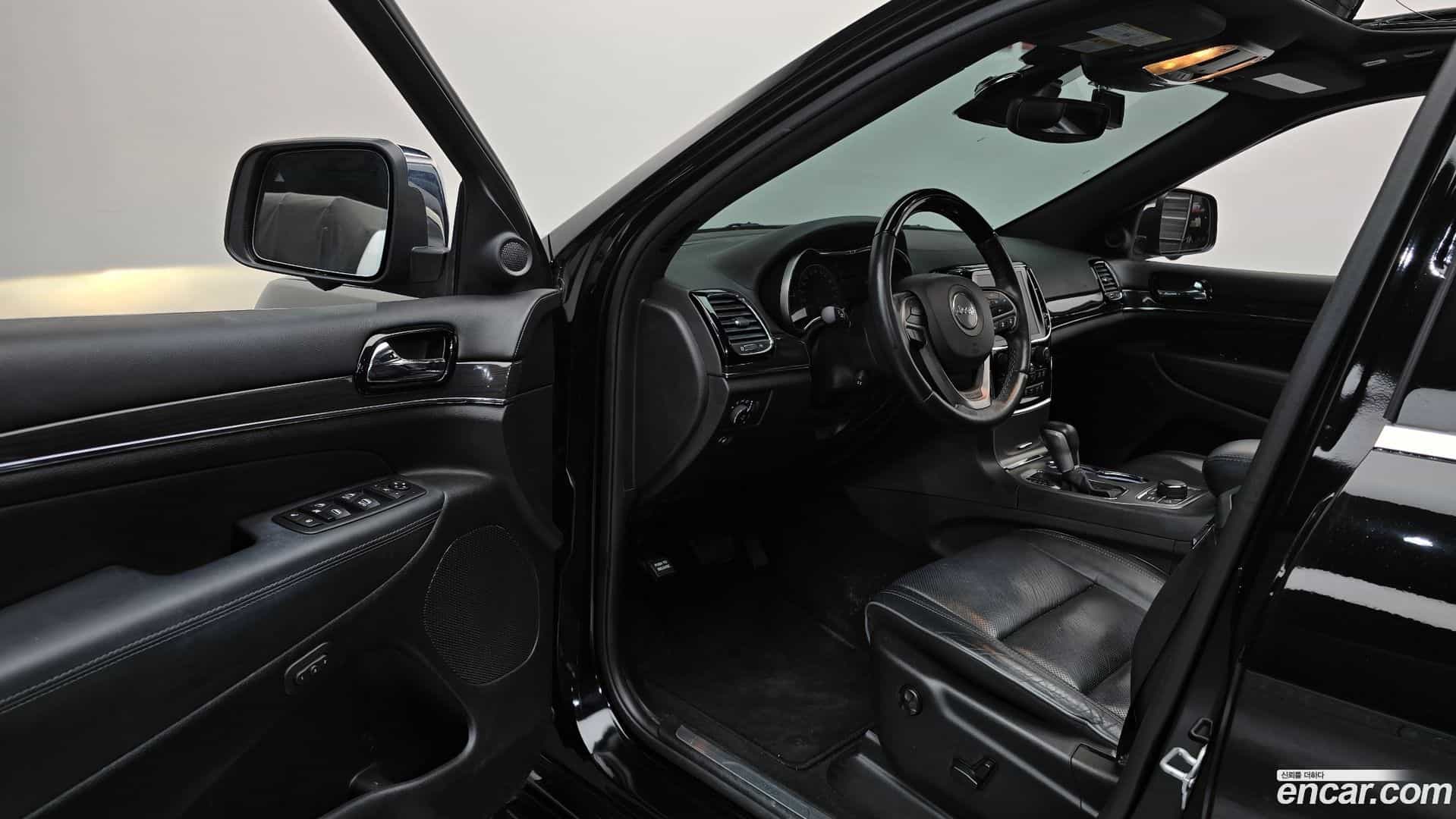 Cherokee Jeep 2020.5-INNER-010