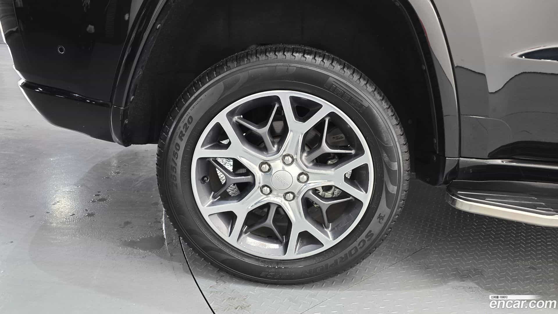 Cherokee Jeep 2020.5-OUTER-031