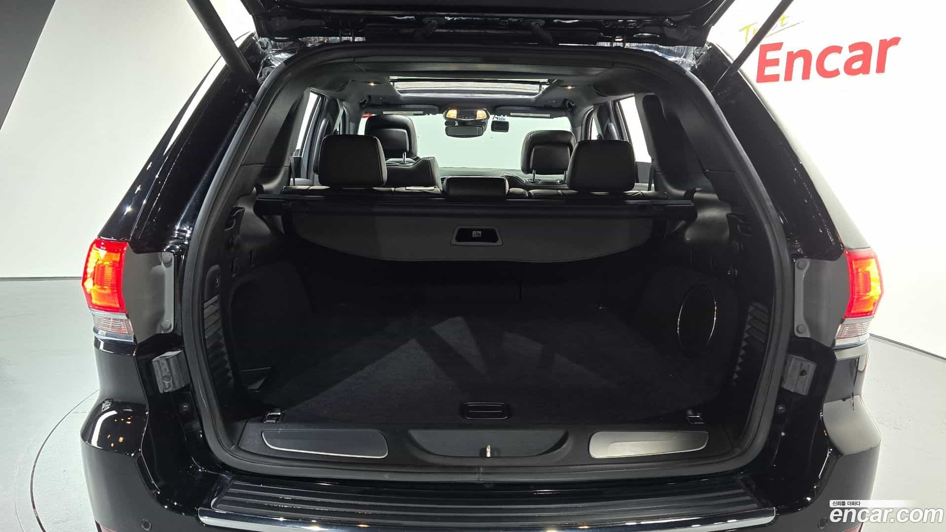 Cherokee Jeep 2020.5-OPTION-041