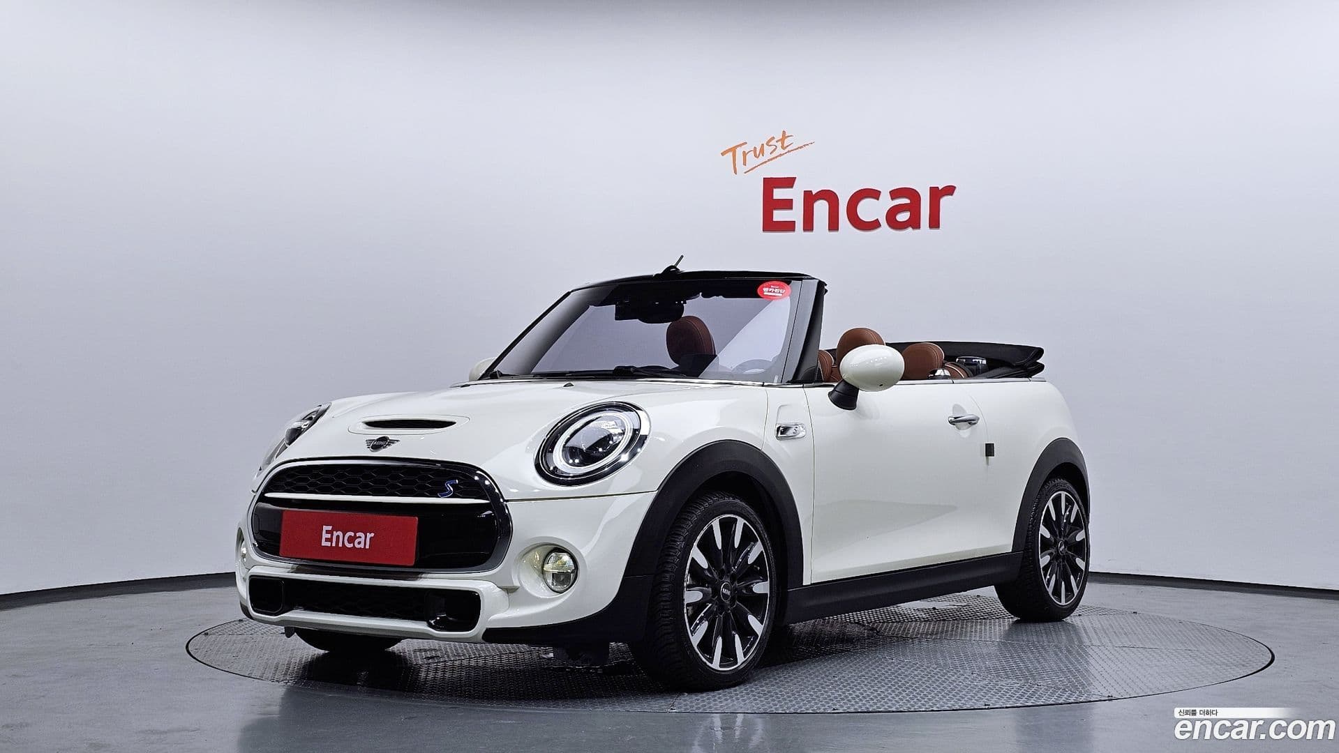 Main__Slider__Photo:Cooper Convertible Mini 2019.3-0