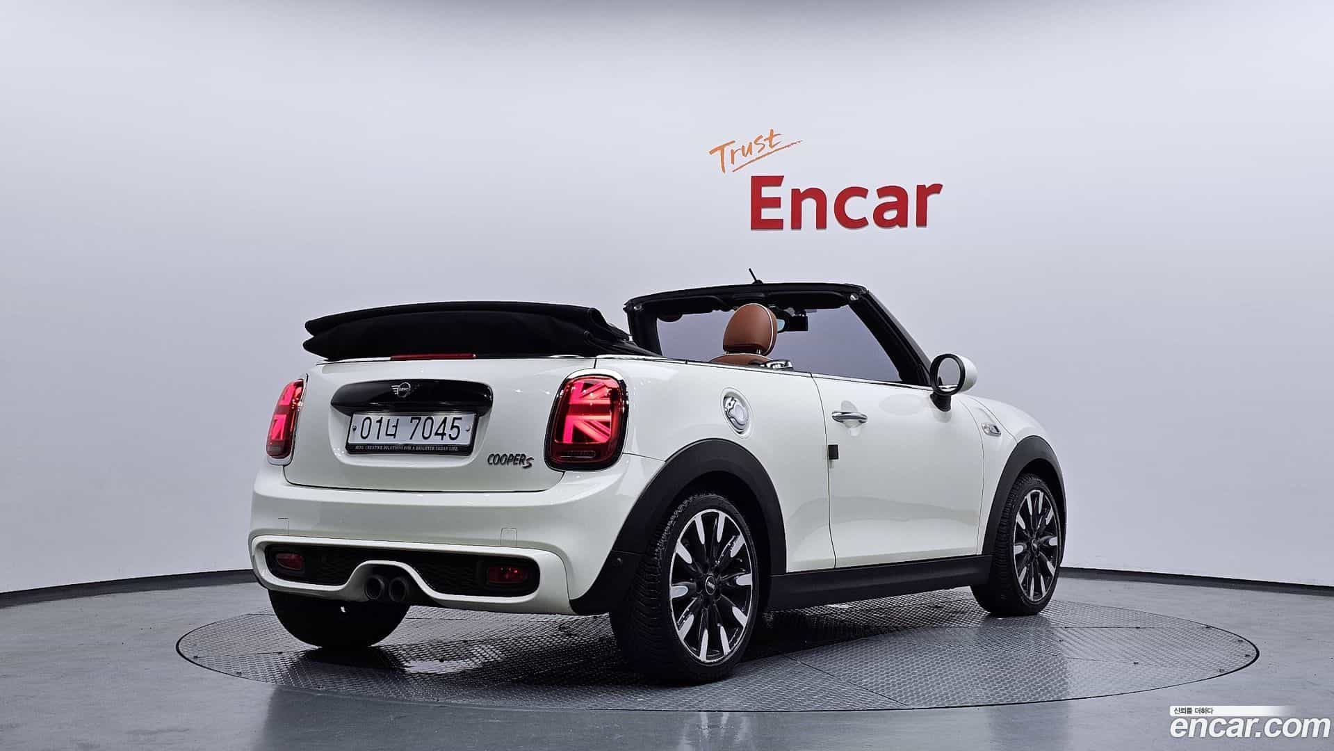 Cooper Convertible Mini 2019.3-OUTER-002