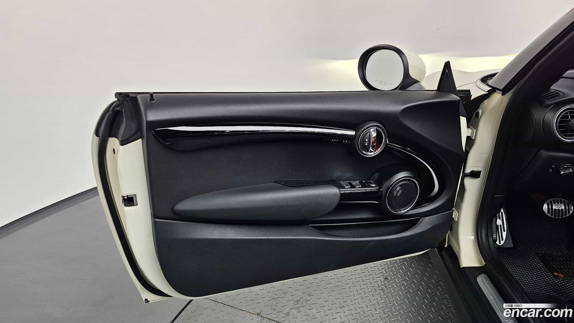 Cooper Convertible Mini 2019.3-INNER-034