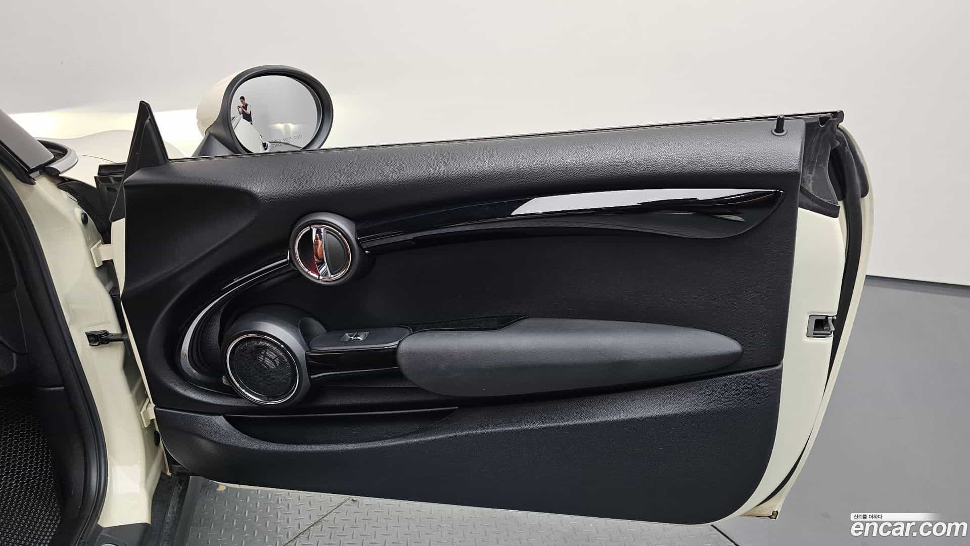 Cooper Convertible Mini 2019.3-INNER-035