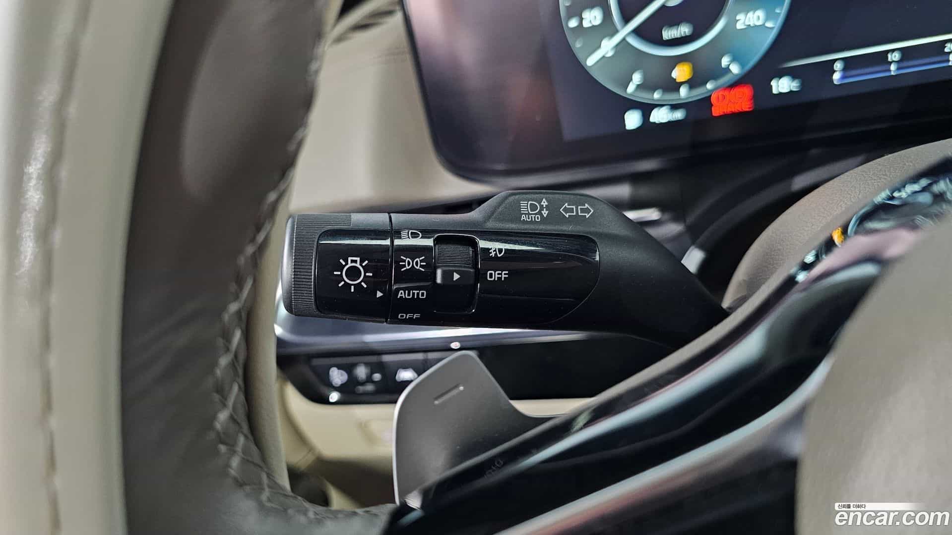 Canival Kia 2023.8-OPTION-051