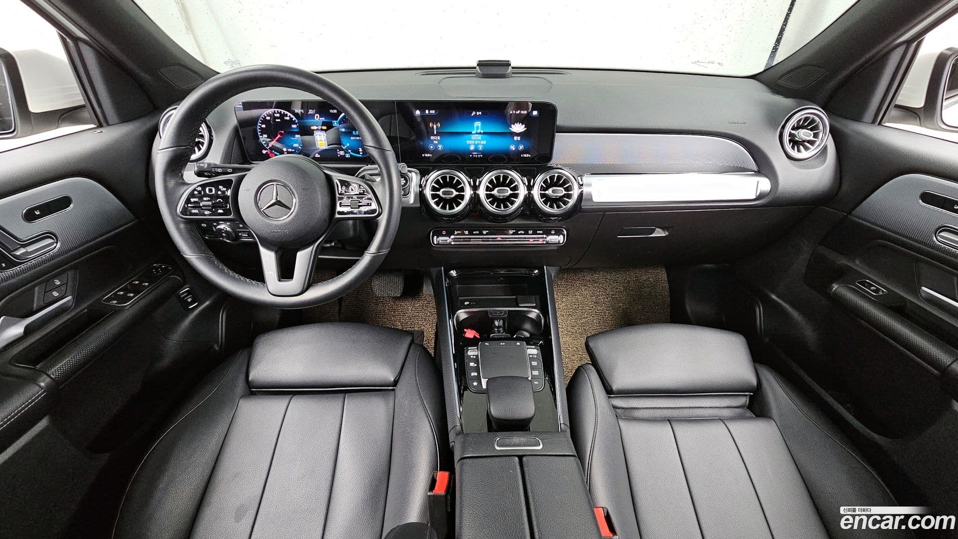 Main__Slider__Photo:GLB-Class Mercedes-Benz 2021.8-6