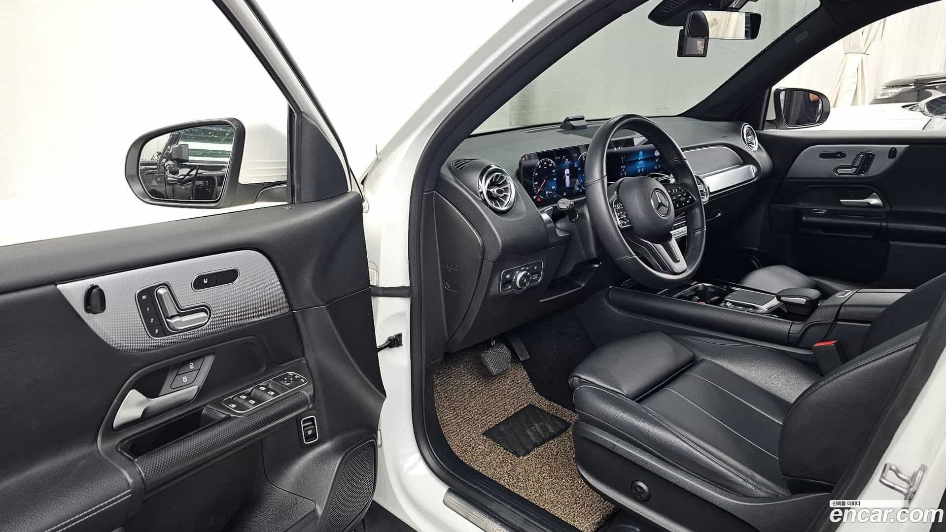 GLB-Class Mercedes-Benz 2021.8-INNER-010