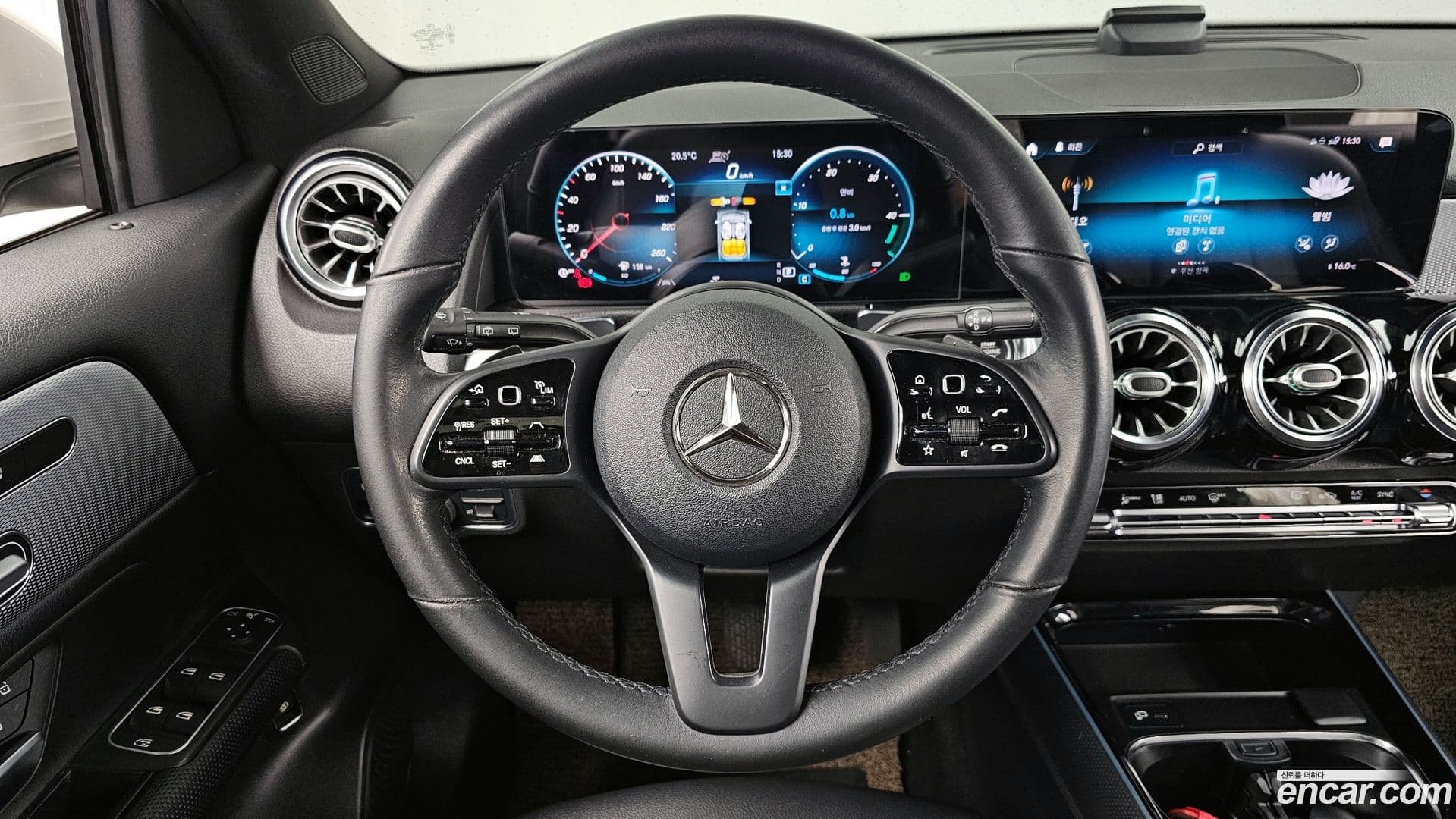 Main__Slider__Photo:GLB-Class Mercedes-Benz 2021.8-12