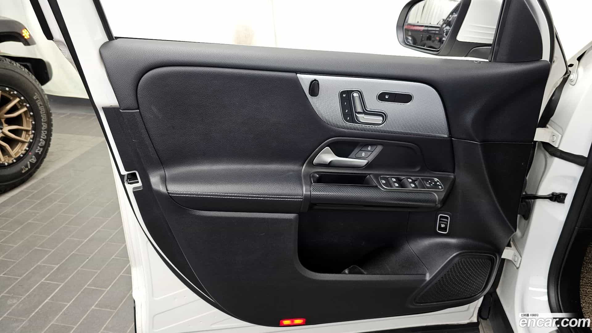 GLB-Class Mercedes-Benz 2021.8-INNER-034