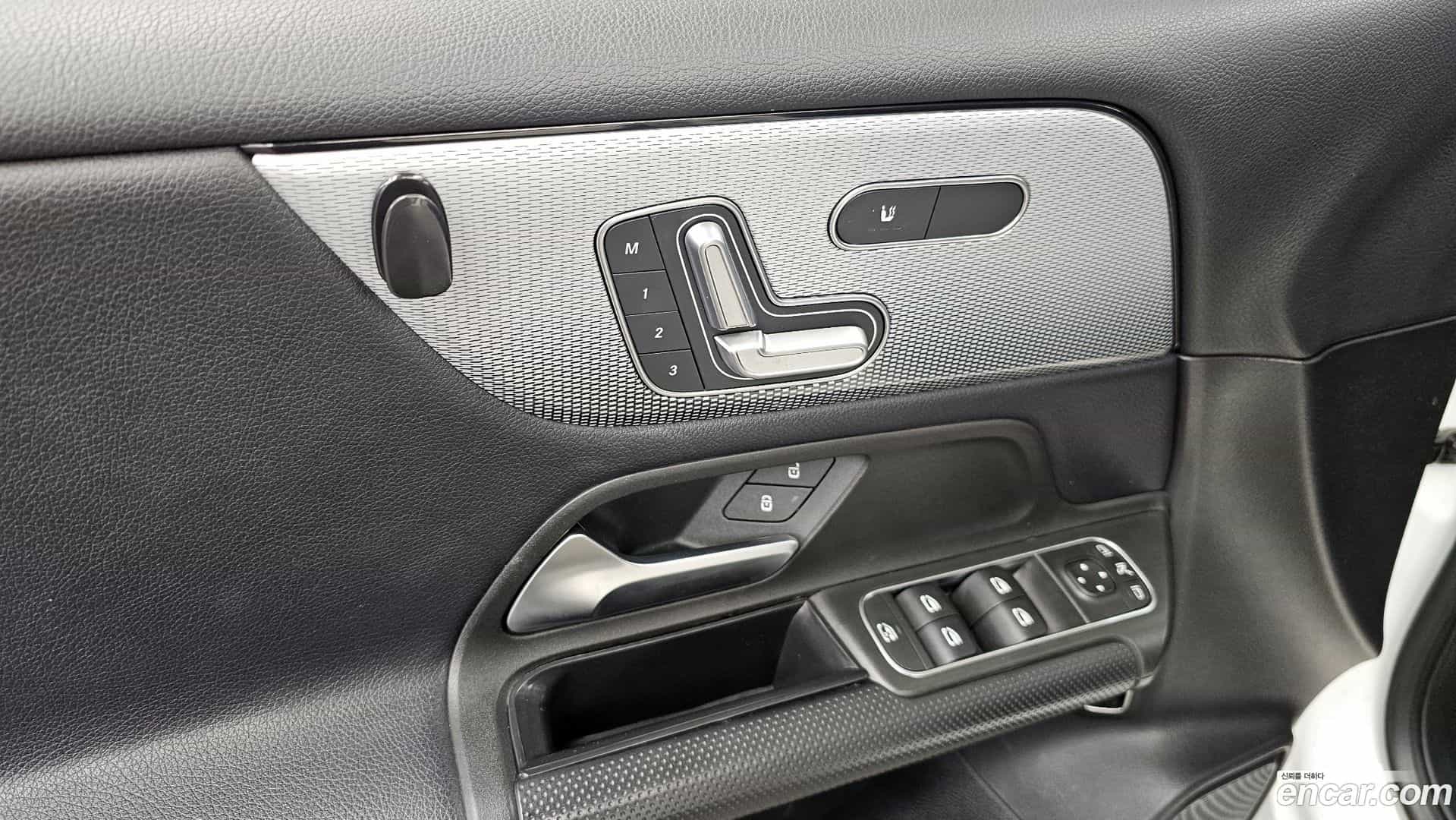 GLB-Class Mercedes-Benz 2021.8-OPTION-047