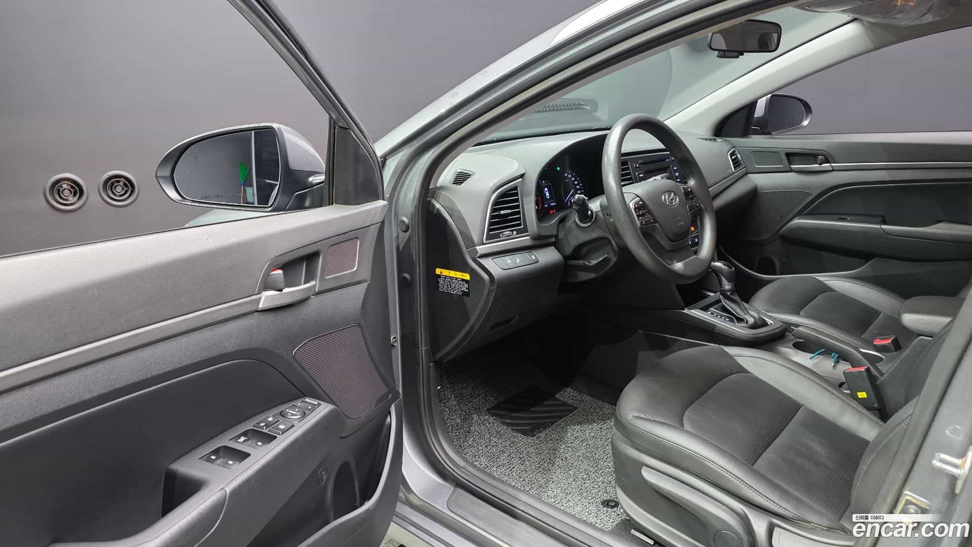 AVANTE Hyundai 2017.3-INNER-010