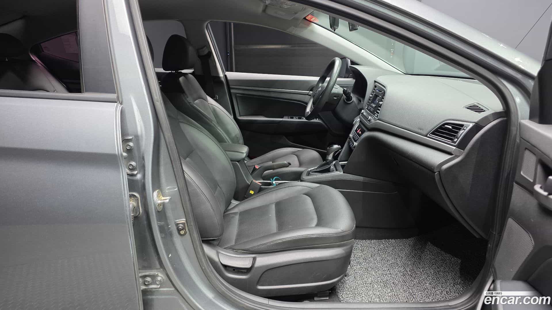 AVANTE Hyundai 2017.3-OPTION-015