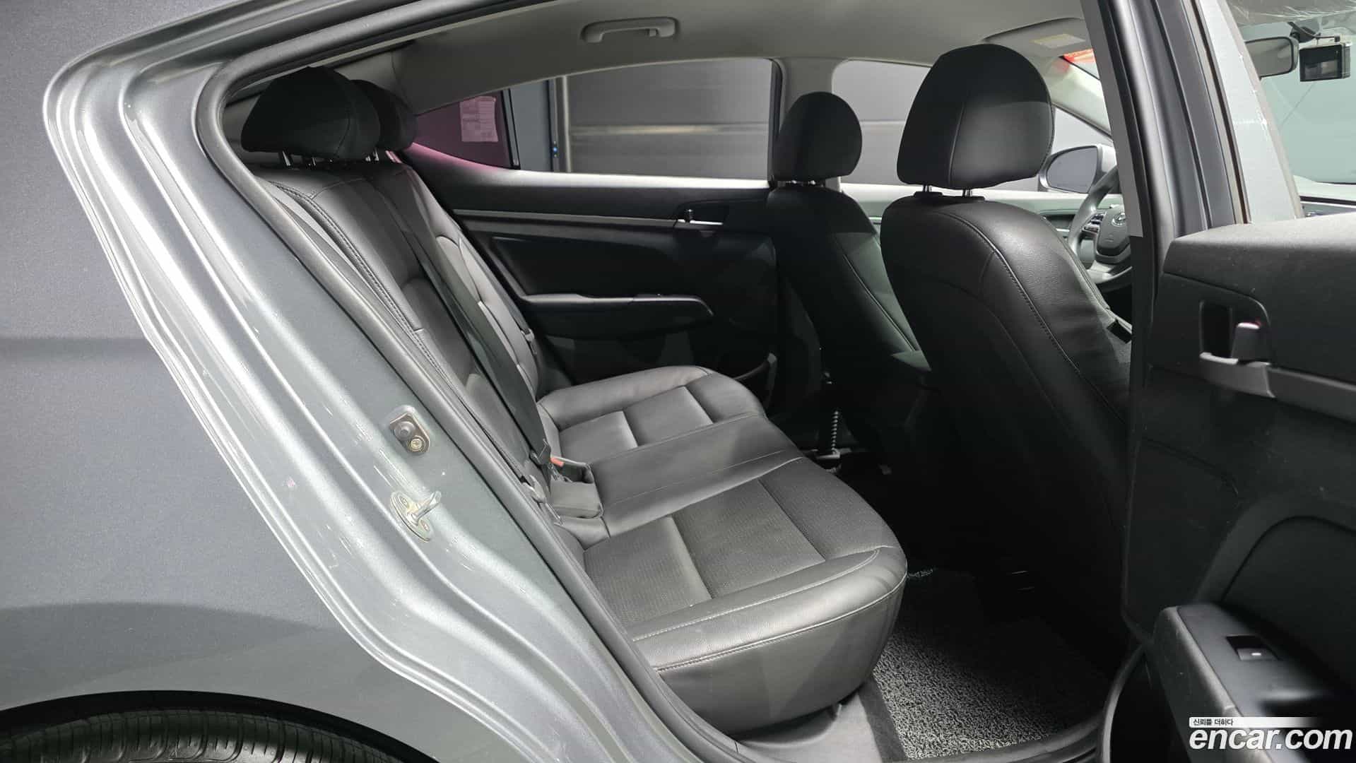 AVANTE Hyundai 2017.3-OPTION-016
