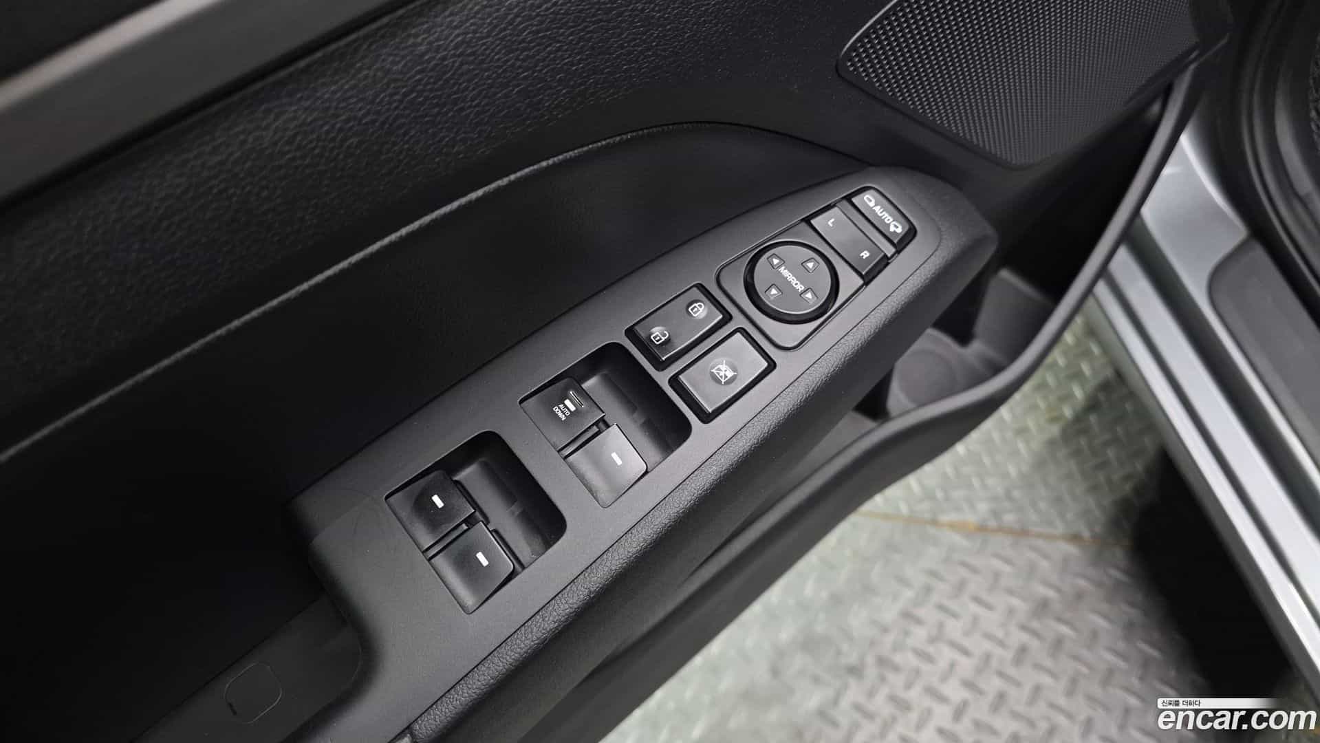 AVANTE Hyundai 2017.3-OPTION-023