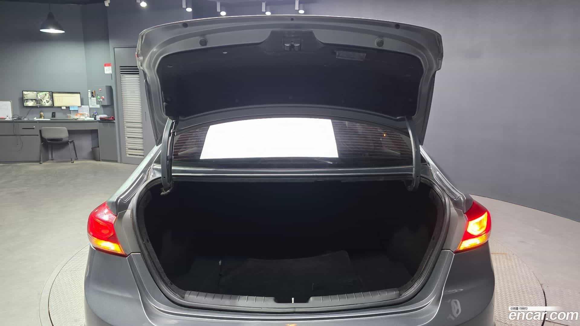 AVANTE Hyundai 2017.3-OPTION-024