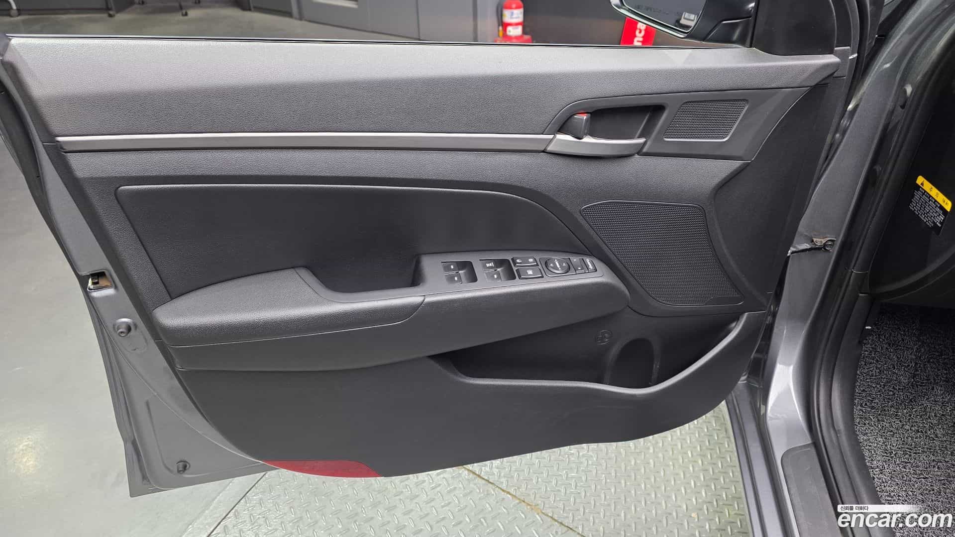 AVANTE Hyundai 2017.3-INNER-034
