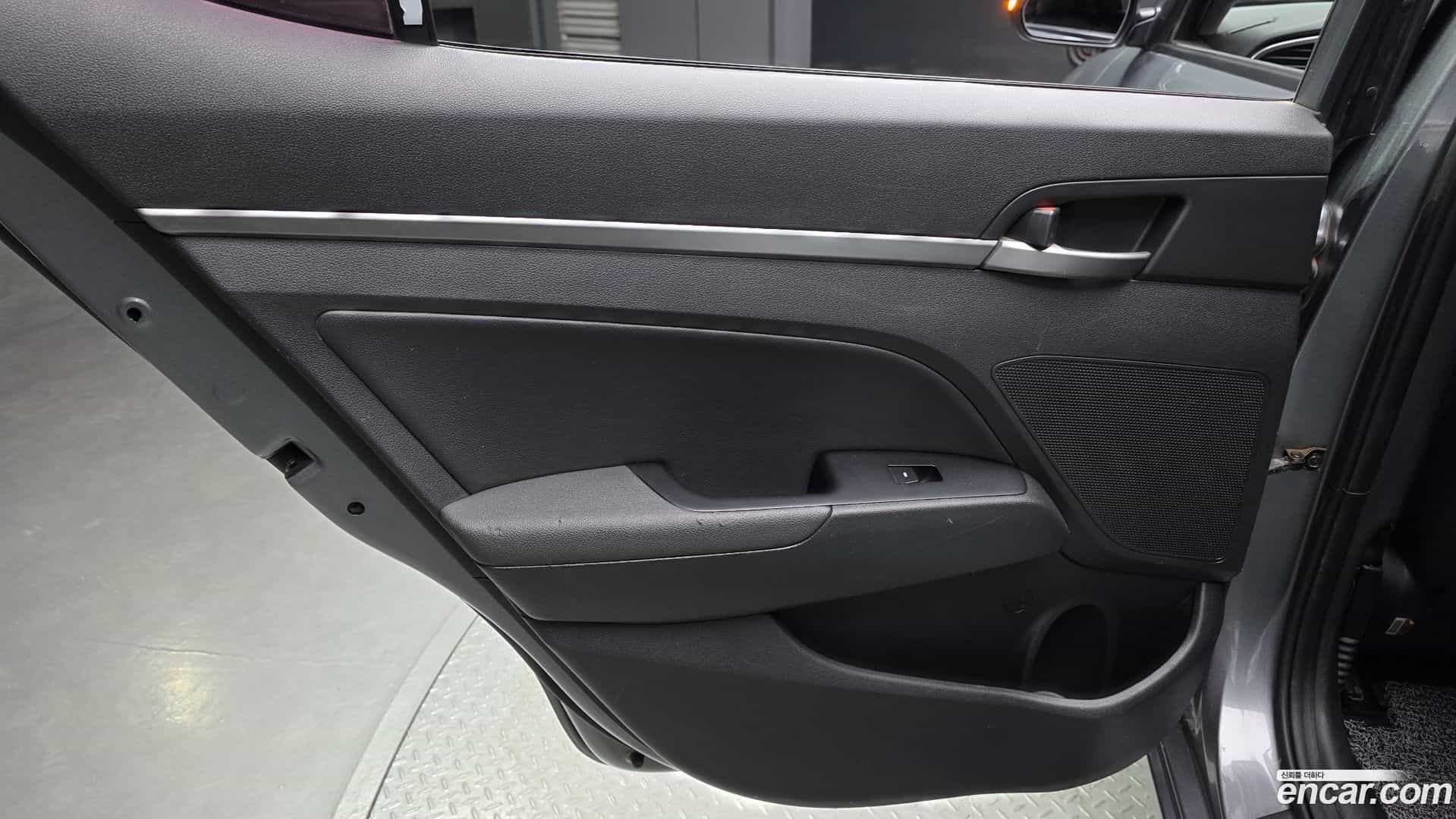 AVANTE Hyundai 2017.3-INNER-035