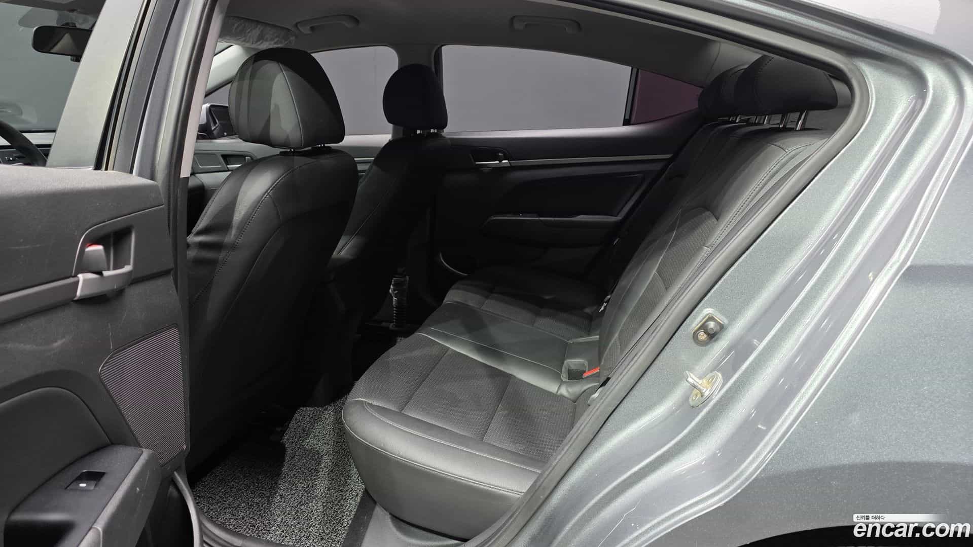 AVANTE Hyundai 2017.3-INNER-036