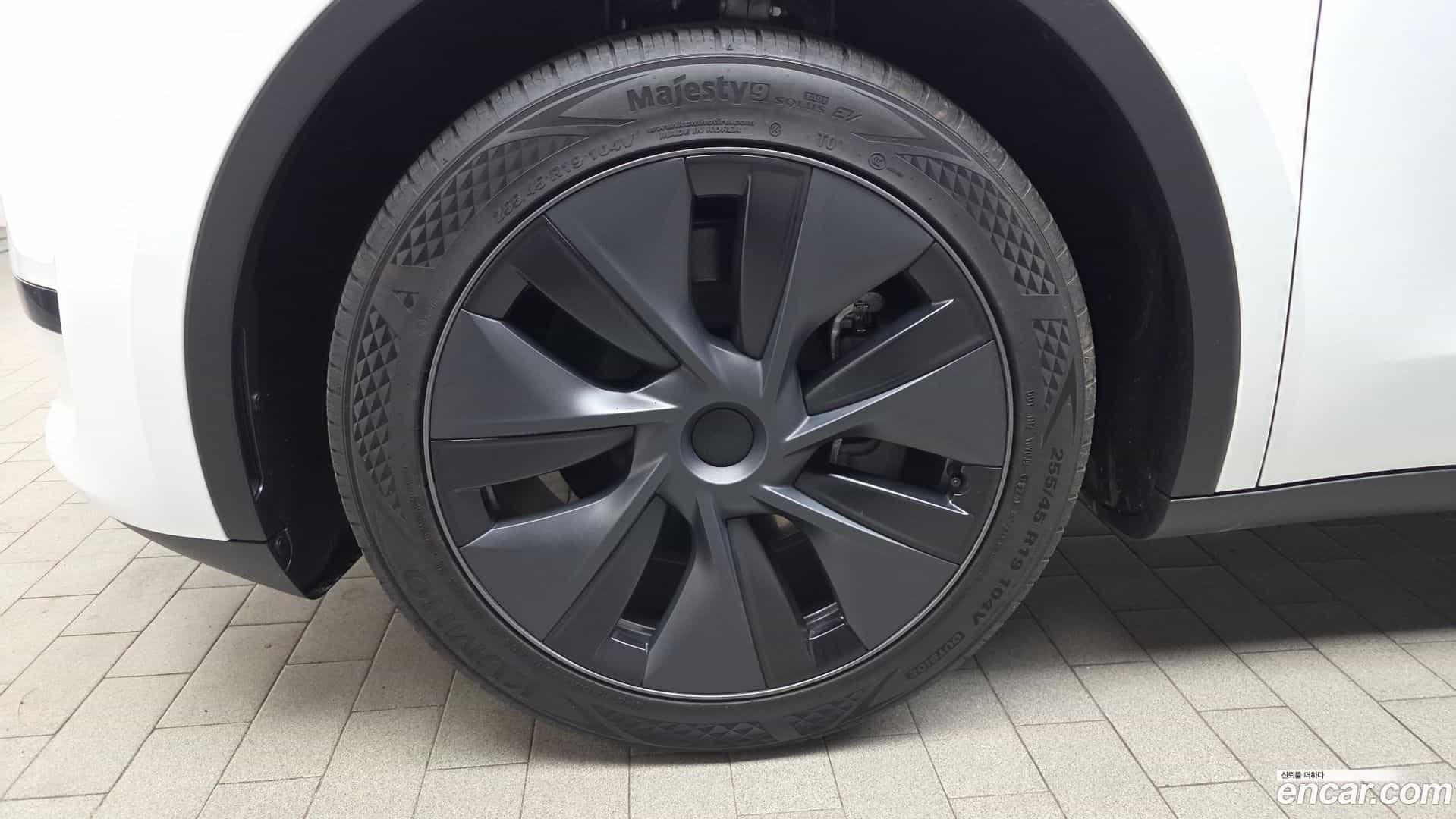Model Y Tesla 2024.7-OUTER-005