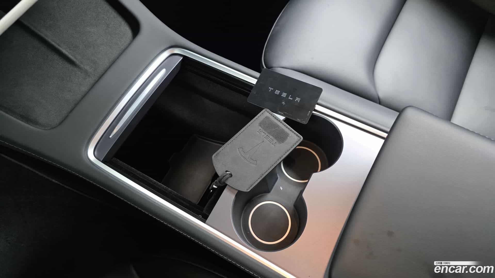Model Y Tesla 2024.7-INNER-009