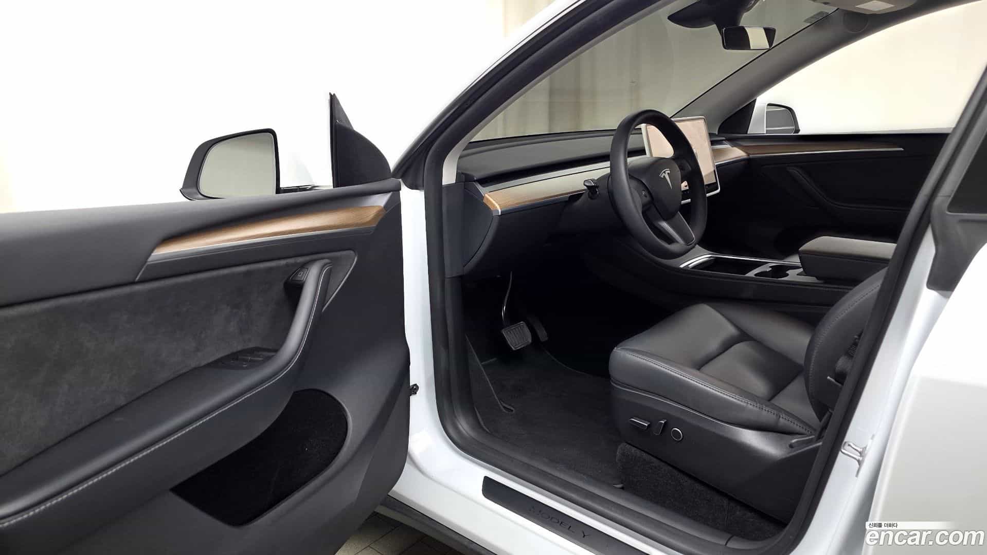 Model Y Tesla 2024.7-INNER-010