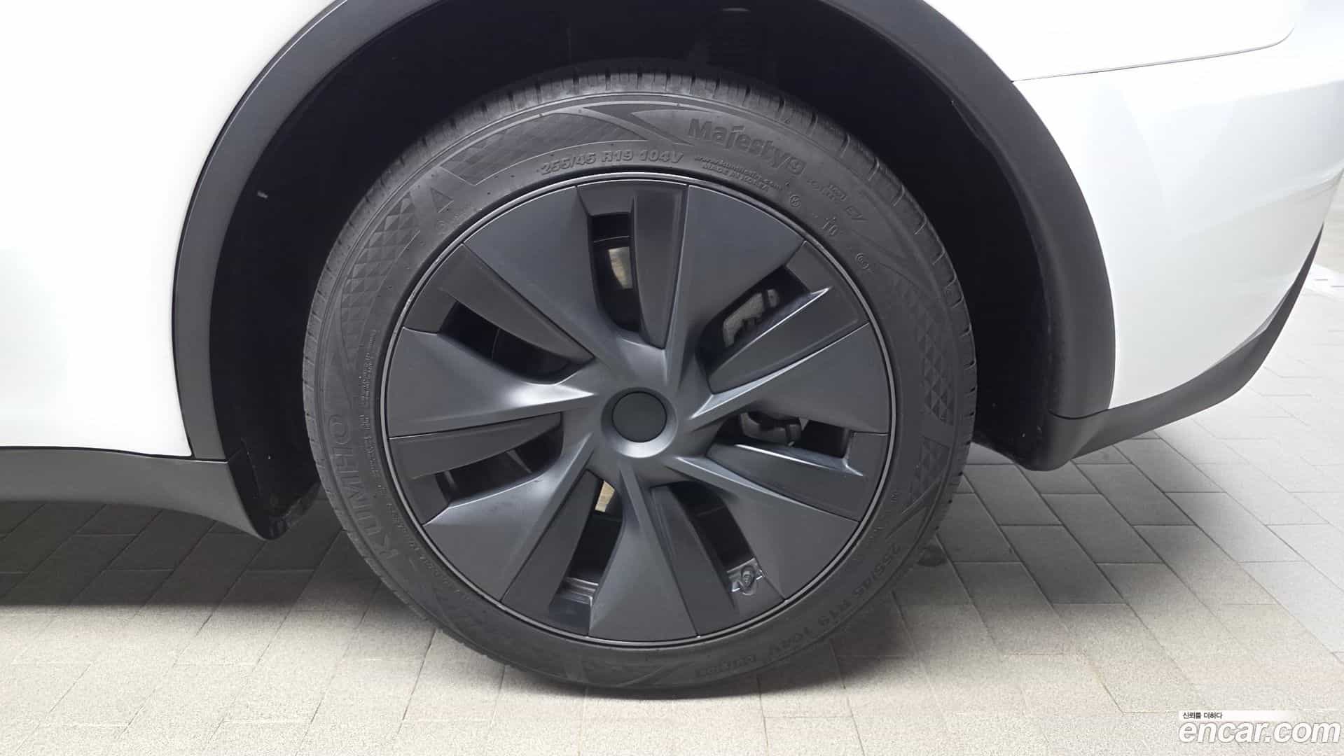 Model Y Tesla 2024.7-OUTER-031