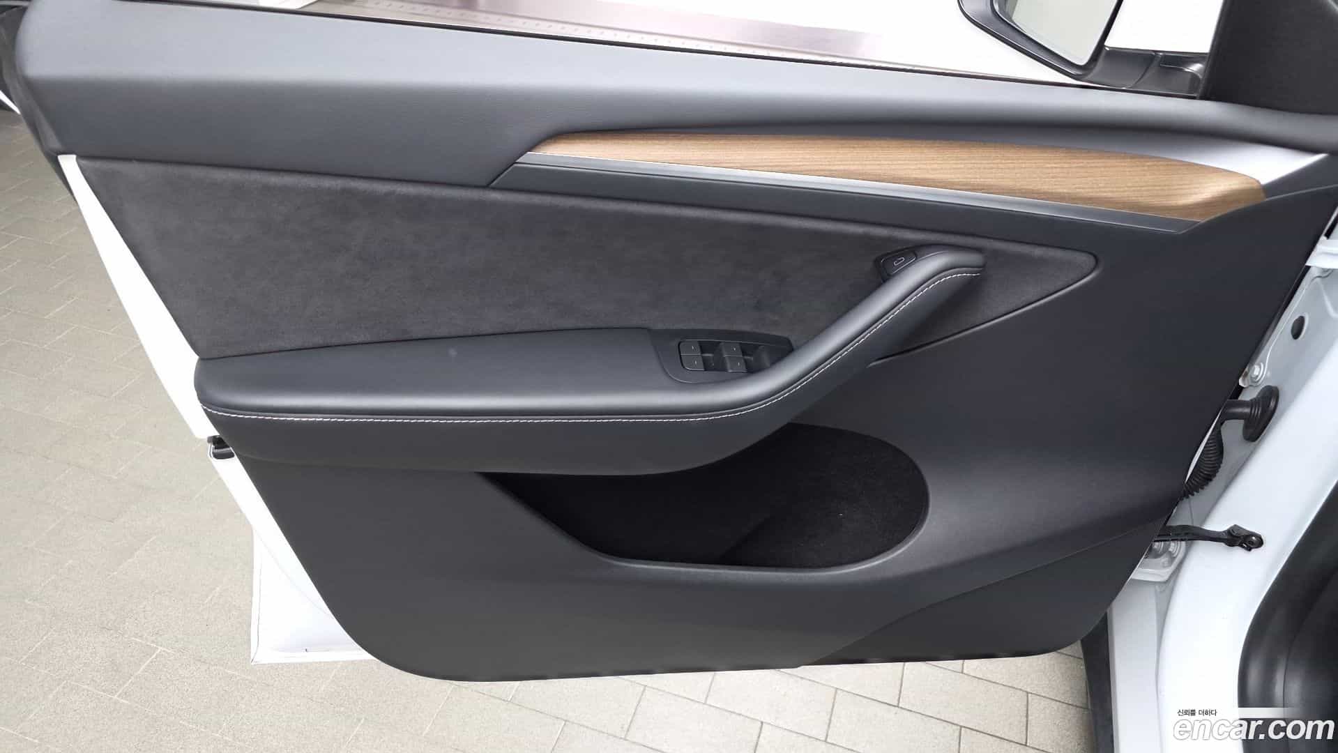 Model Y Tesla 2024.7-INNER-034