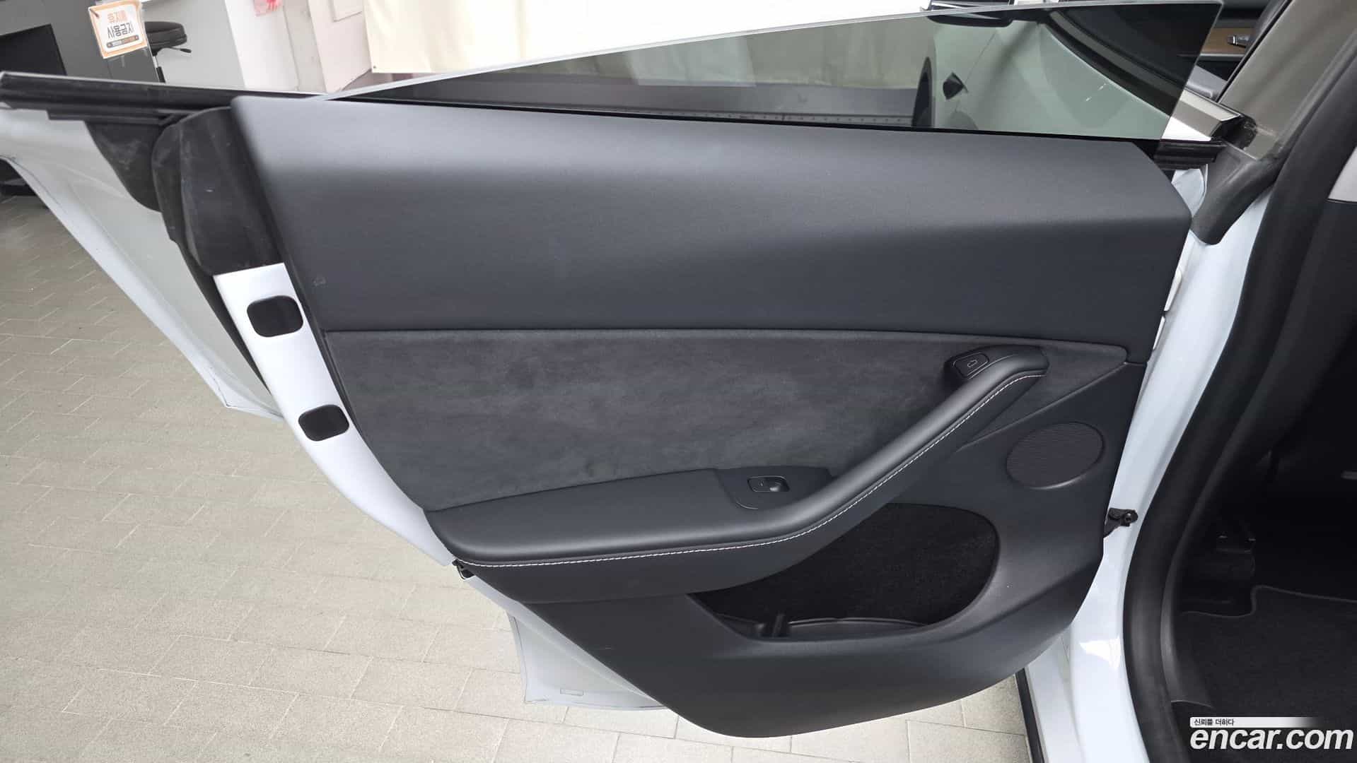 Model Y Tesla 2024.7-INNER-035
