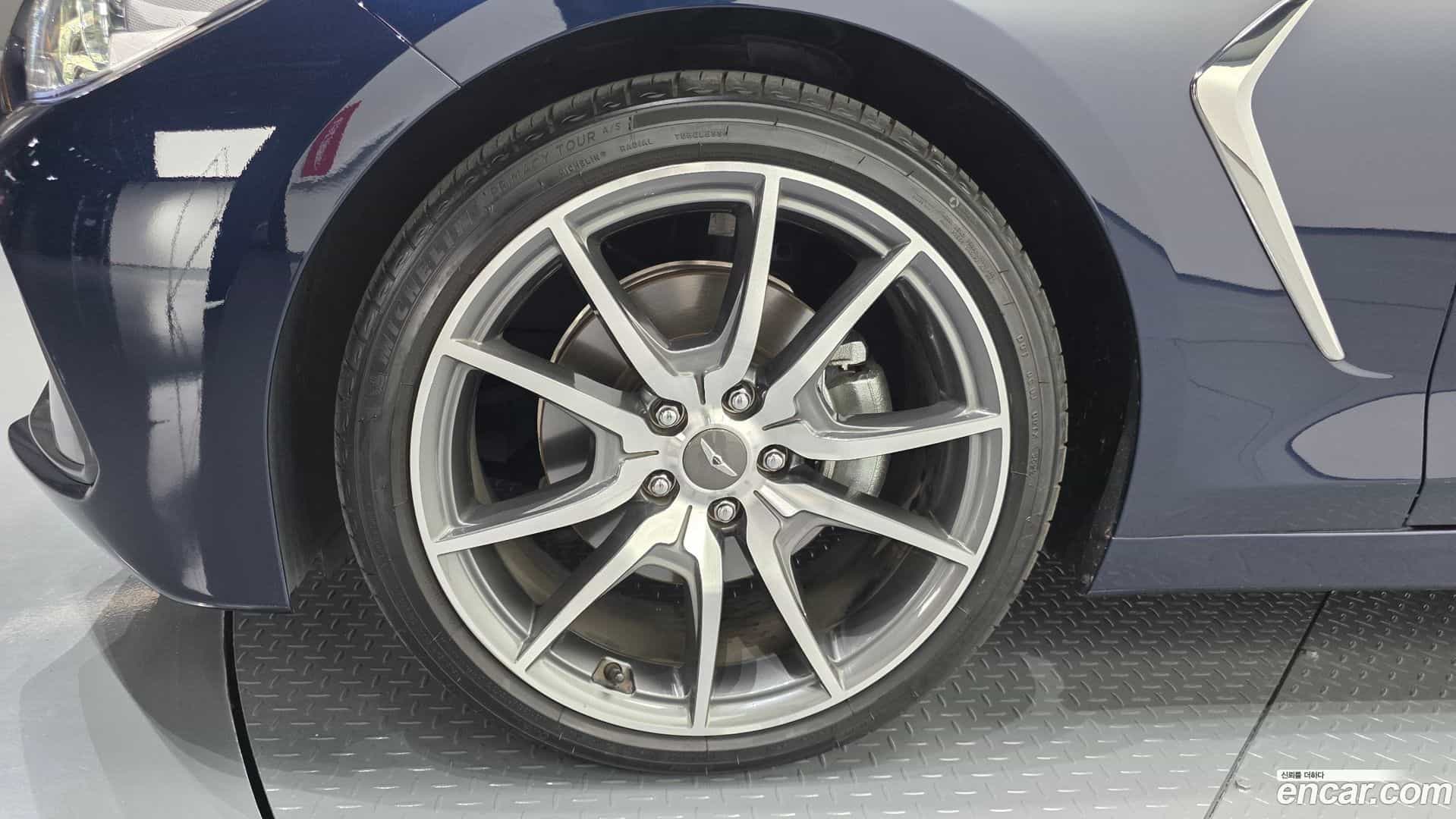 G70 Genesis 2020.0-OUTER-005