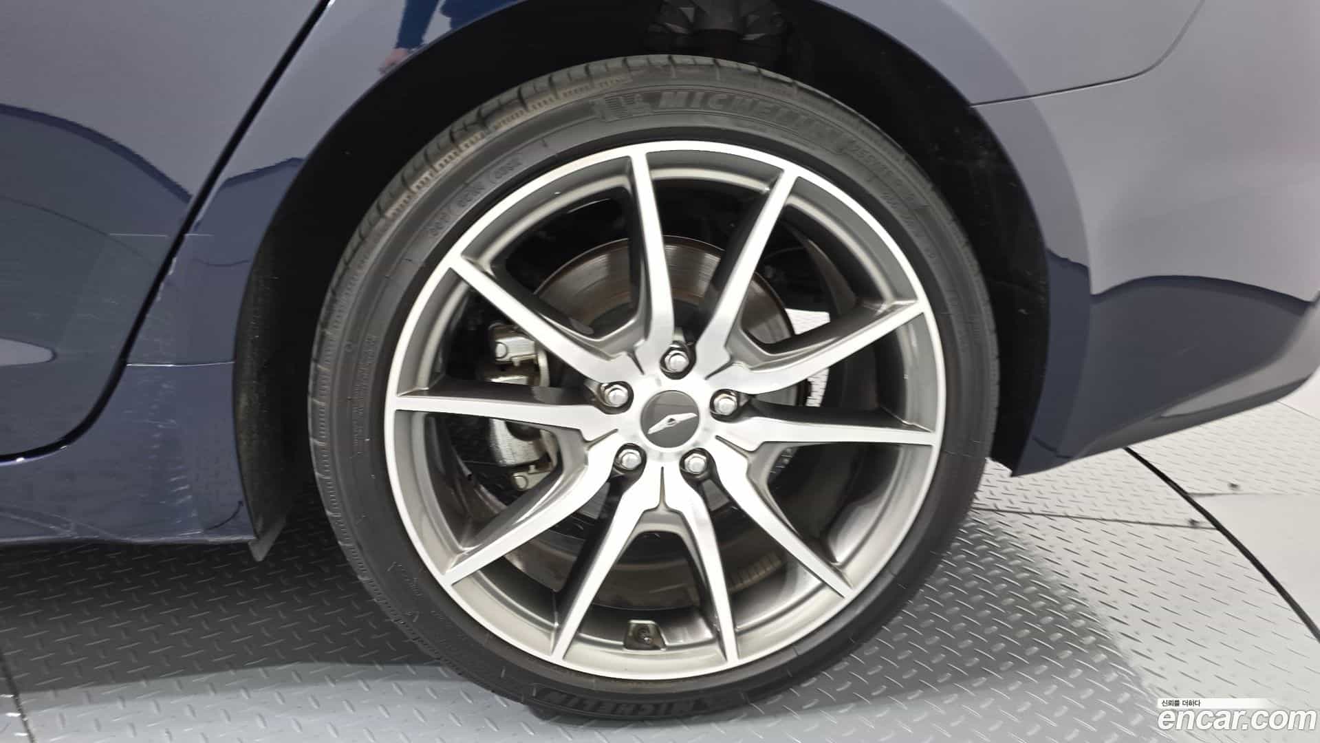 G70 Genesis 2020.0-OUTER-031