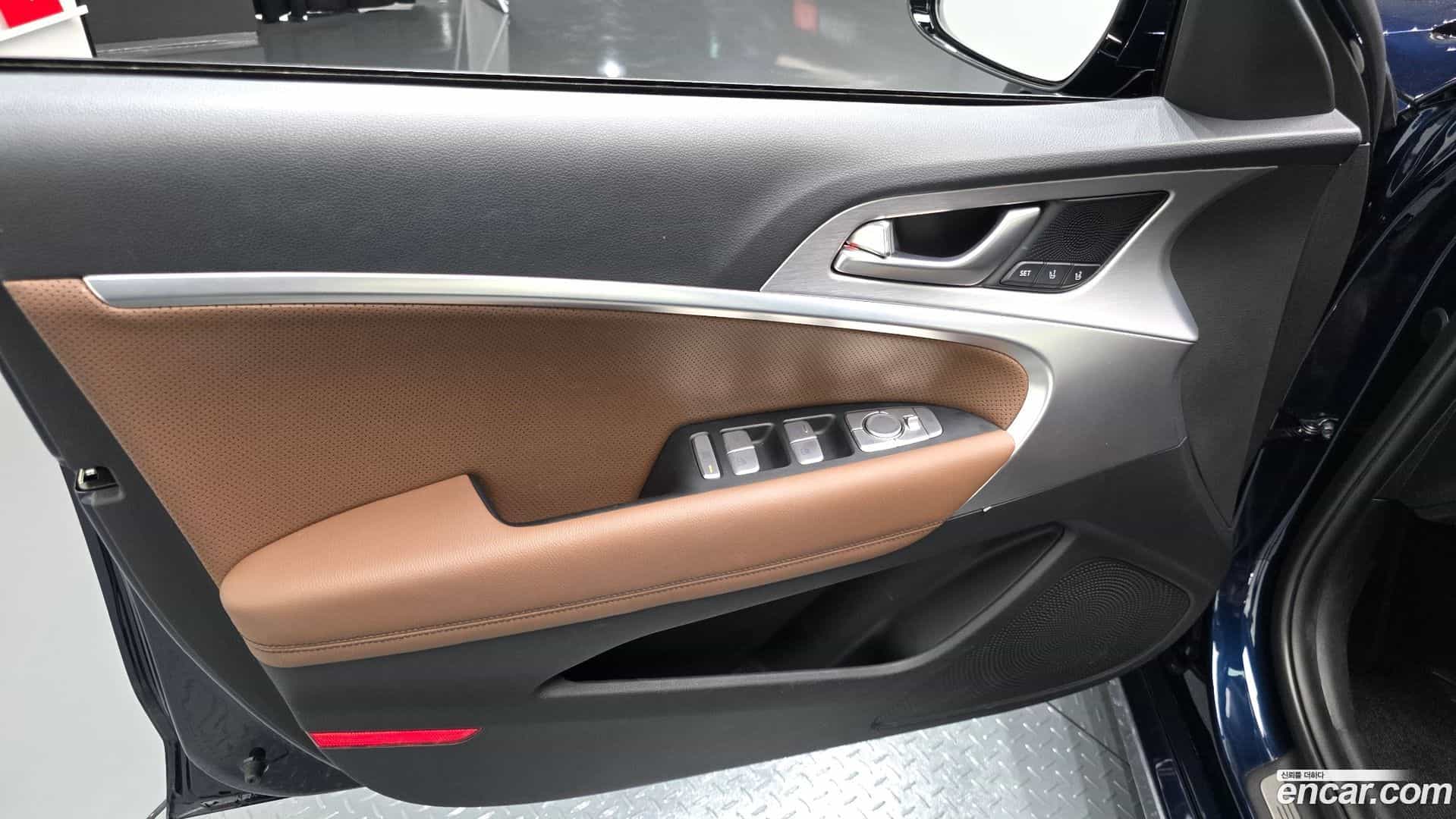 G70 Genesis 2020.0-INNER-034