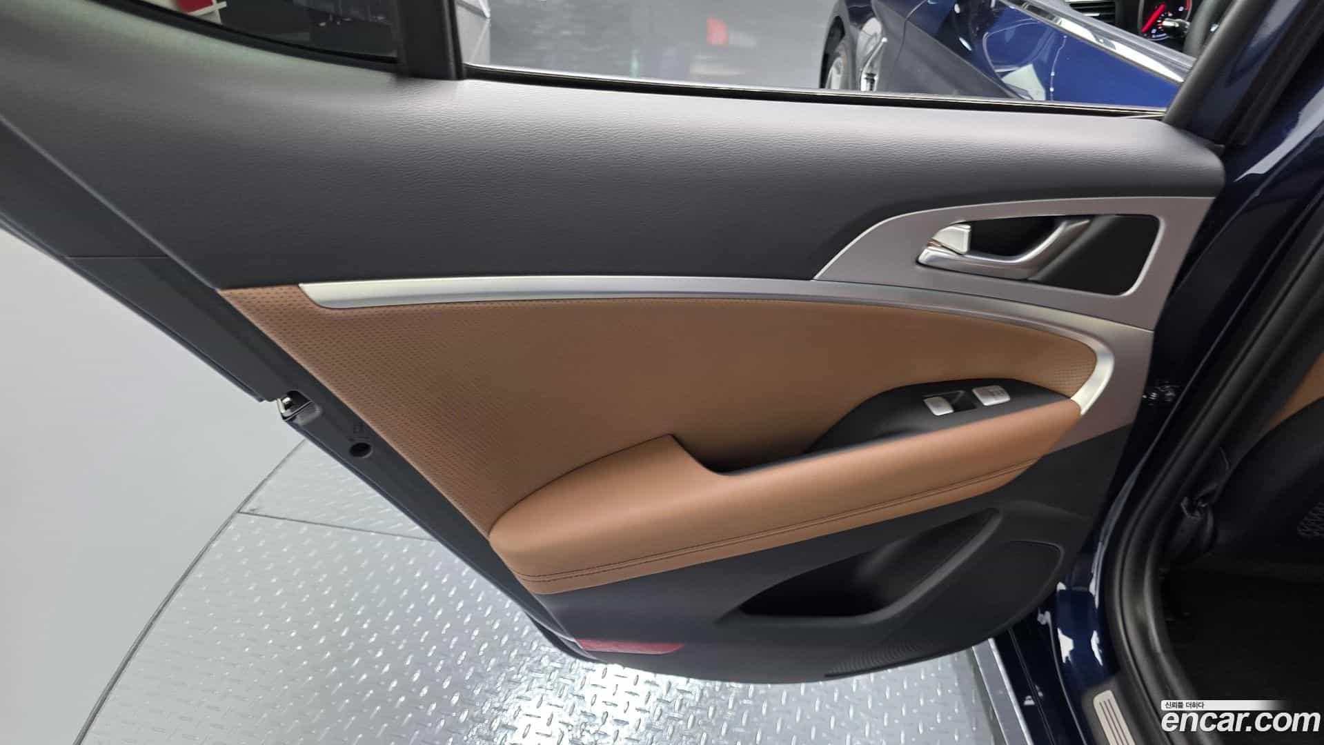 G70 Genesis 2020.0-INNER-035