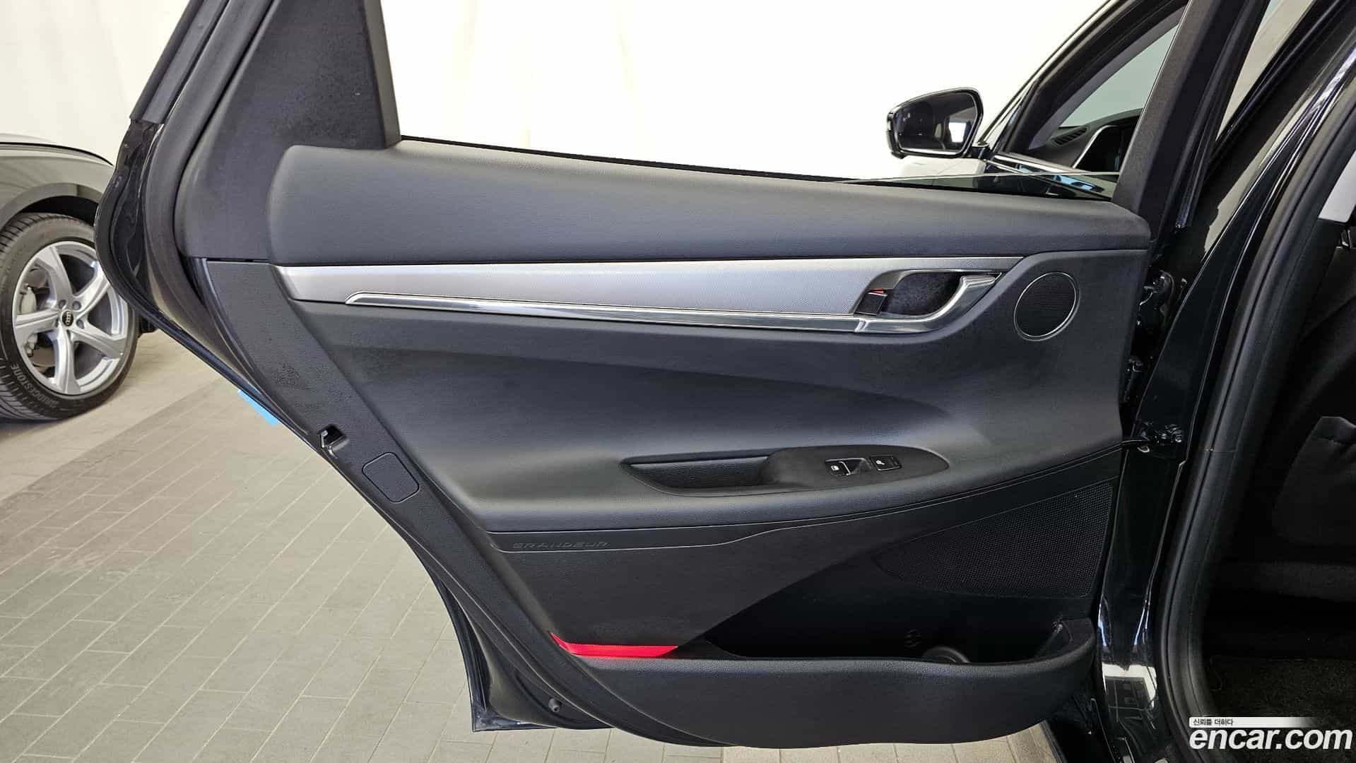 Grandeur Hyundai 2022.2-INNER-035