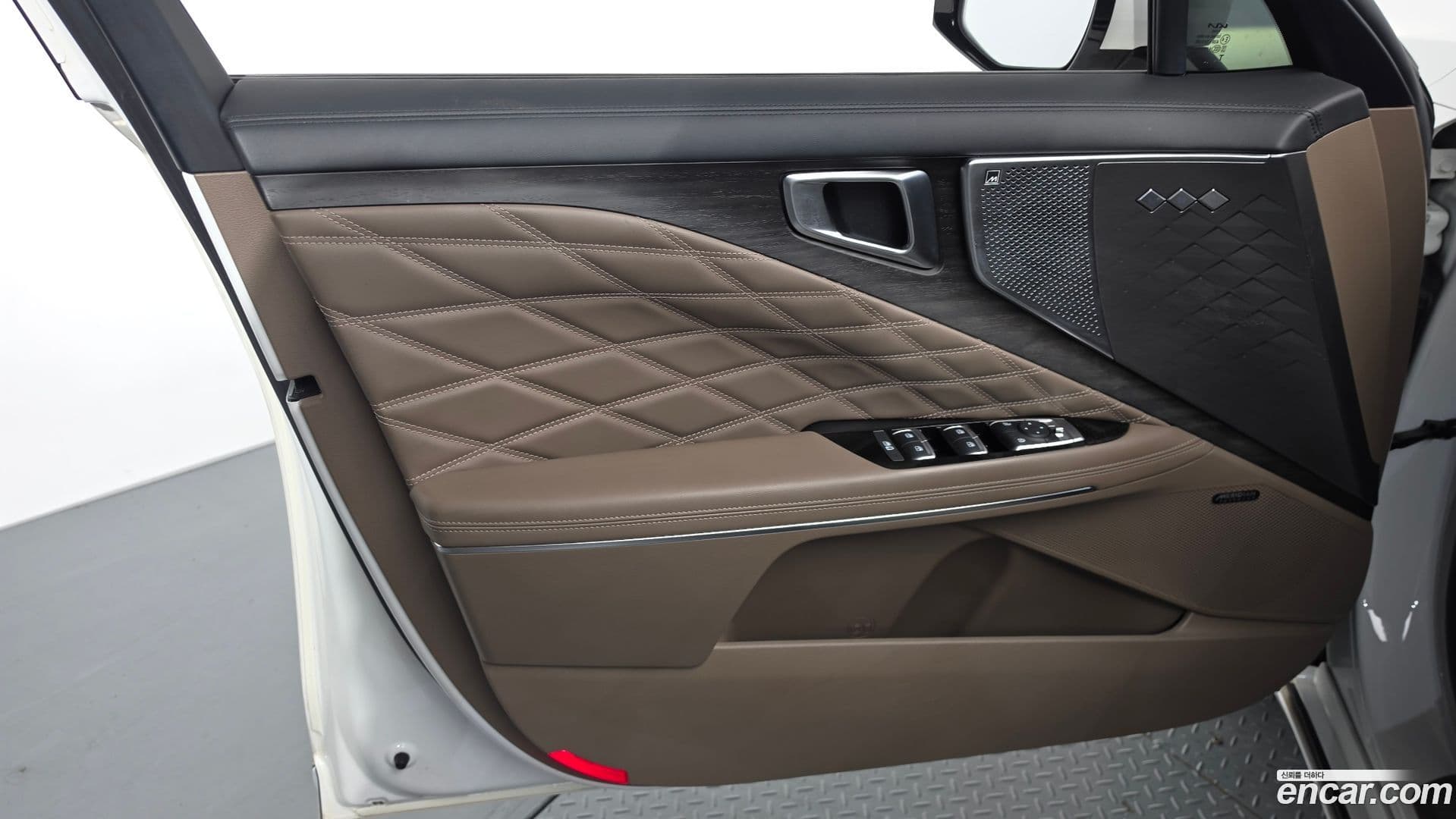 Main__Slider__Photo:K8 Kia 2021.5-23