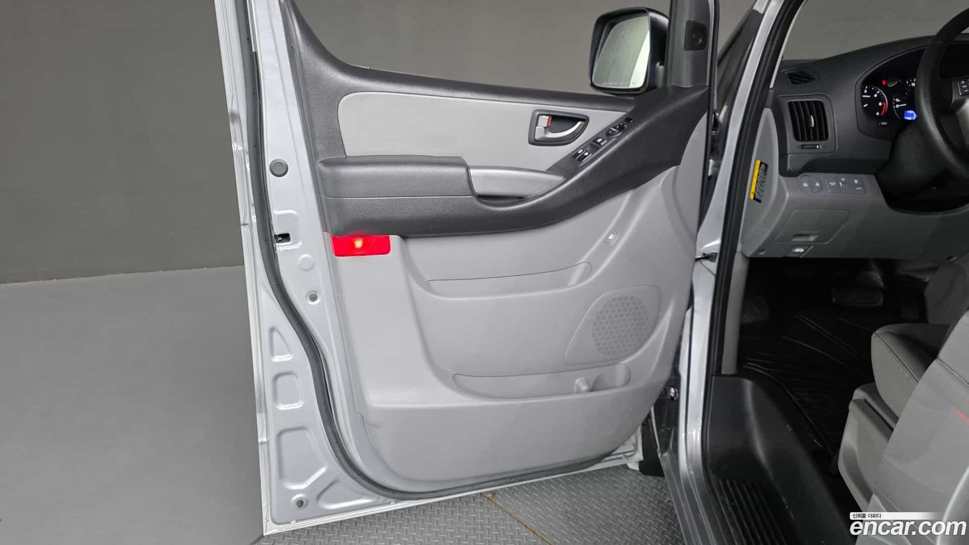 Starex Hyundai 2019.3-INNER-034