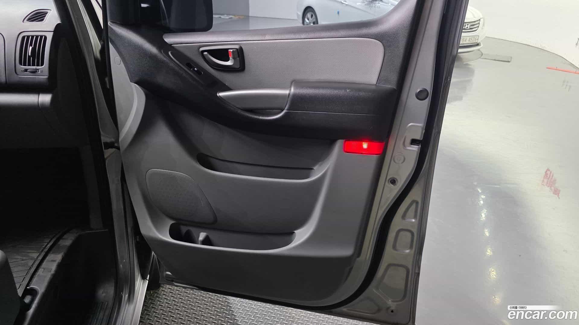Starex Hyundai 2019.3-INNER-035